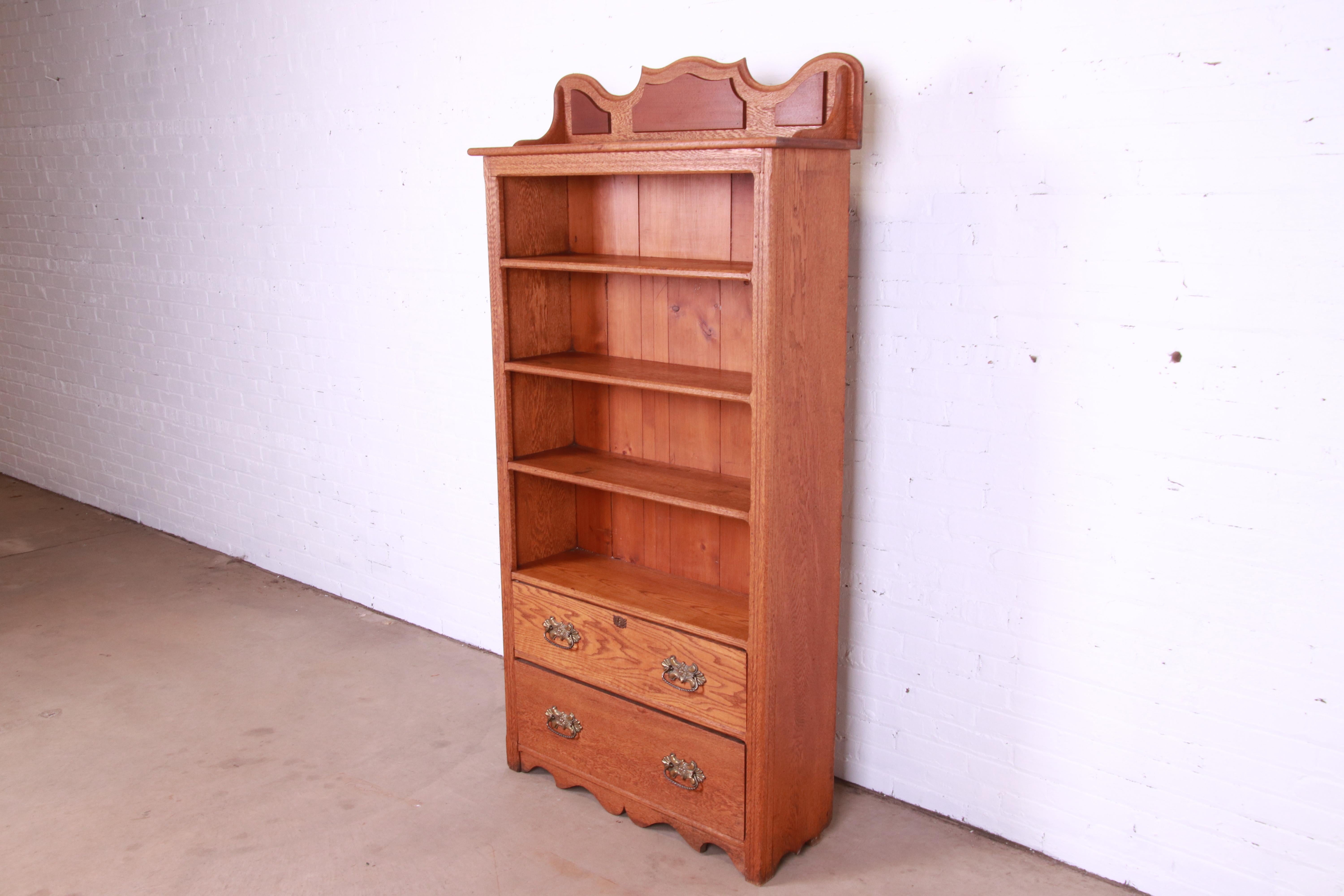 Antique Victorian Carved Solid Oak Bookcase, Circa 1900 In Good Condition In South Bend, IN