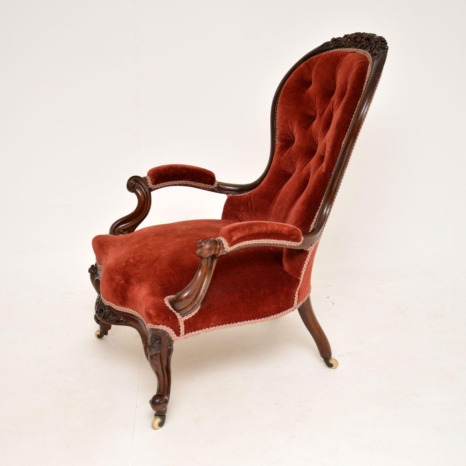 Antique Victorian Carved Spoon Back Armchair In Good Condition In London, GB
