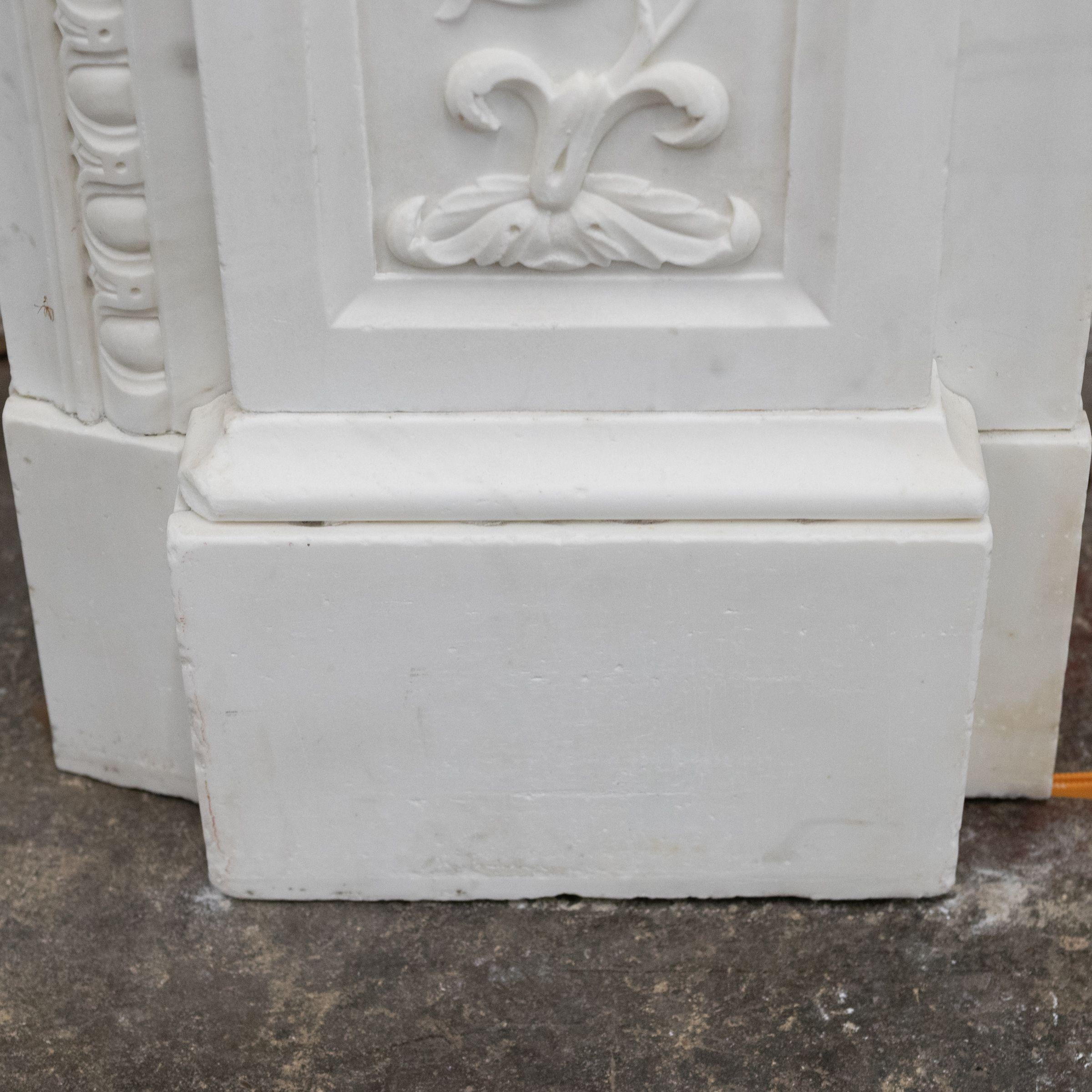 Antique Victorian Carved Statuary Marble Arched Chimneypiece For Sale 1