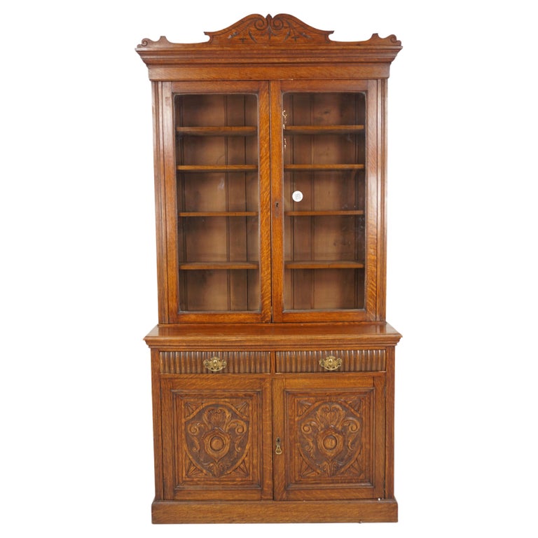 Vitrine de bibliothèque ancienne victorienne en chêne sculpté en forme ...