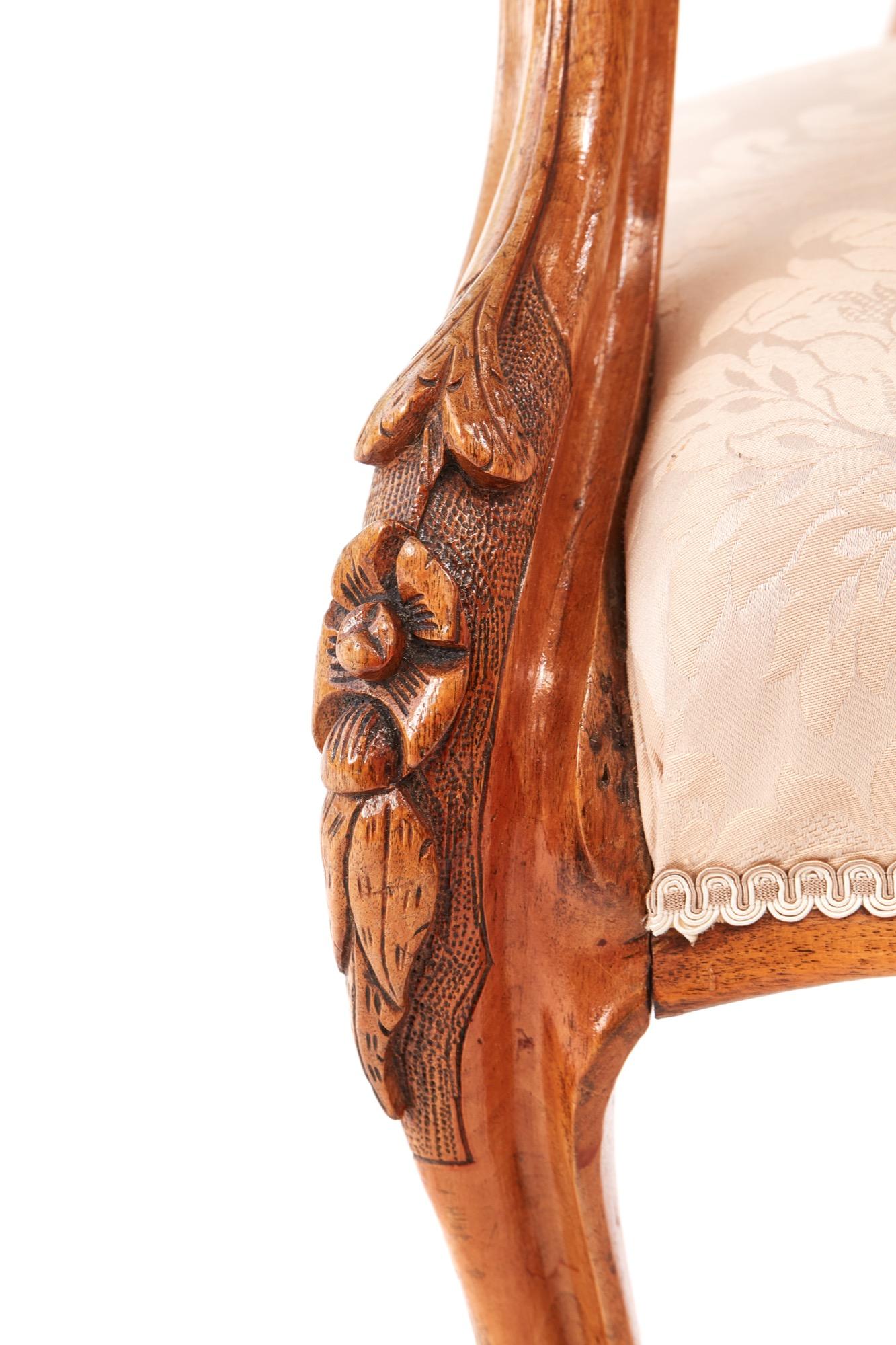 Antiker viktorianischer geschnitzter Nussbaum-Sessel im Zustand „Gut“ im Angebot in Suffolk, GB