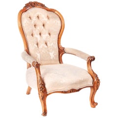 Fauteuil victorien ancien en noyer sculpté