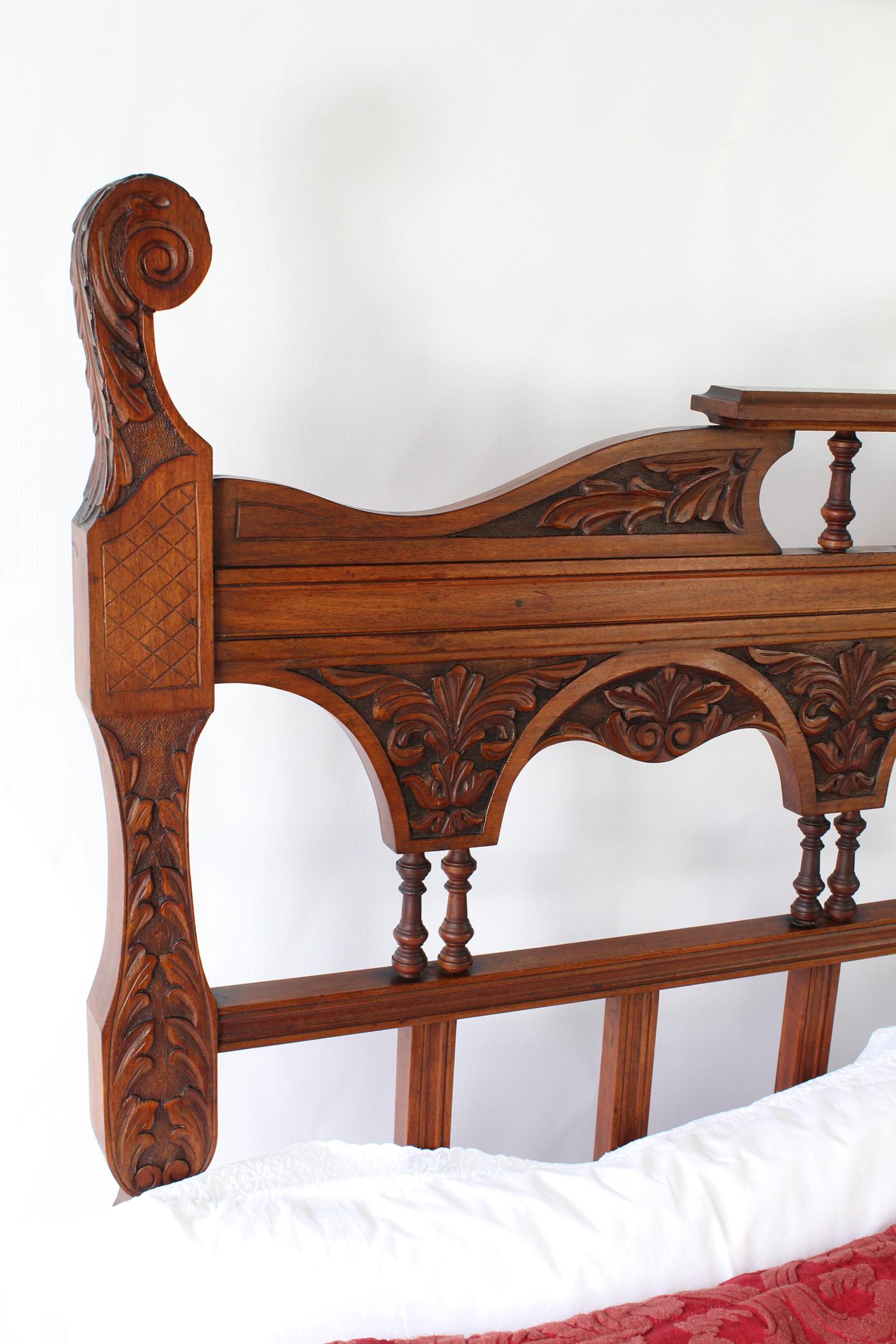 Antique Victorian Carved Walnut Bedstead UK Double Bed / US Full 'Frame' For Sale 4