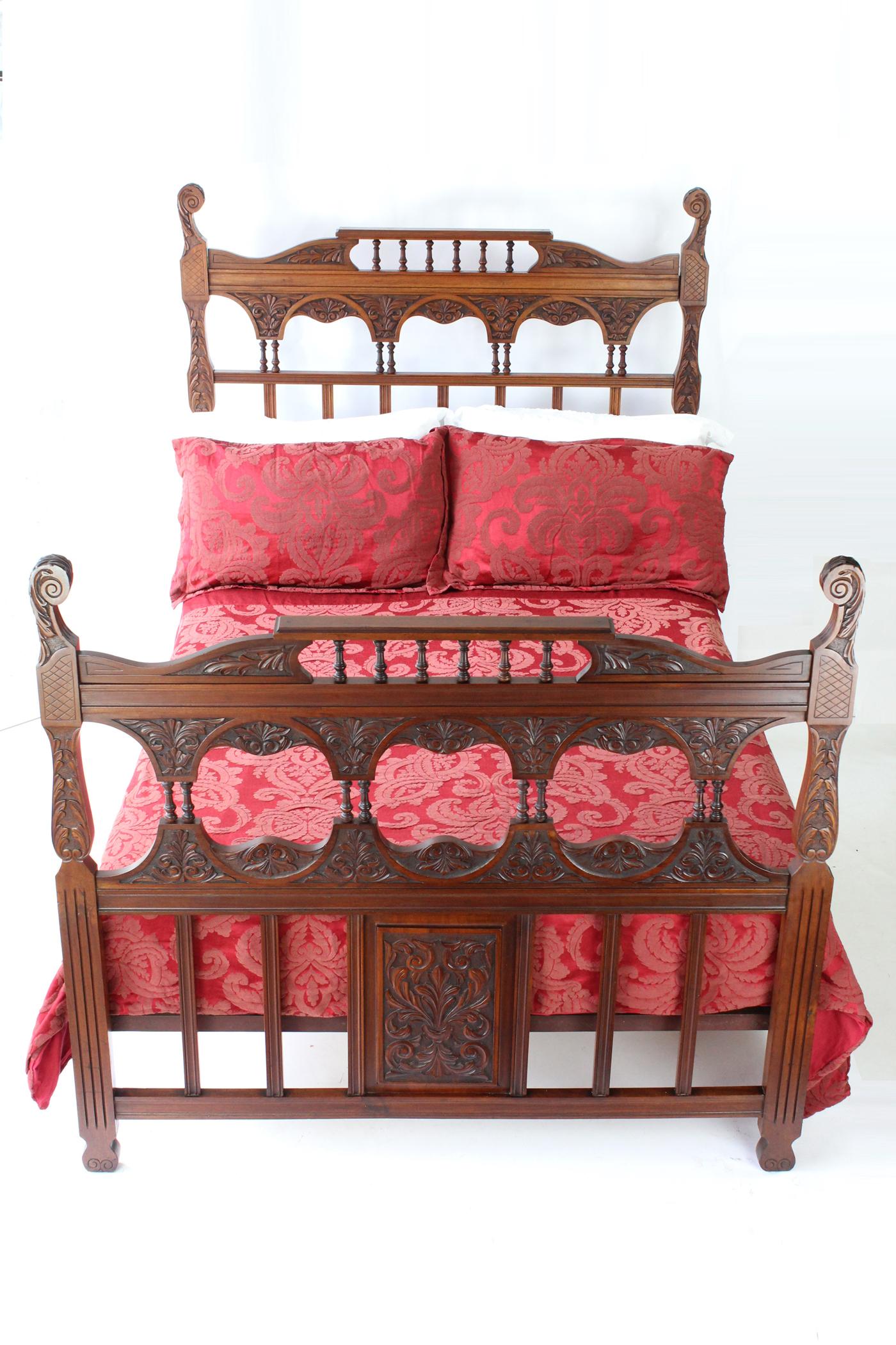 Antique Victorian Carved Walnut Bedstead UK Double Bed / US Full 'Frame' For Sale 7