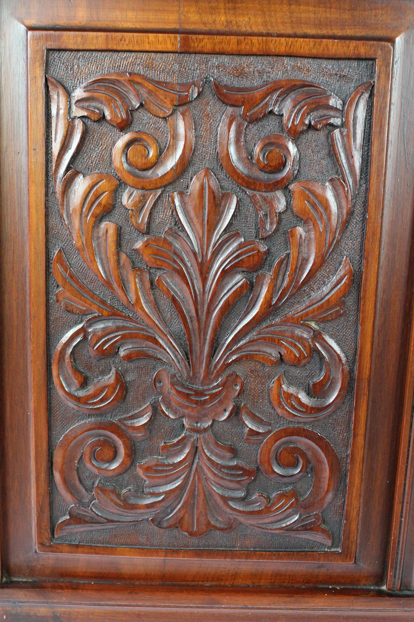 Antique Victorian Carved Walnut Bedstead UK Double Bed / US Full 'Frame' In Good Condition For Sale In Leeds, West Yorkshire