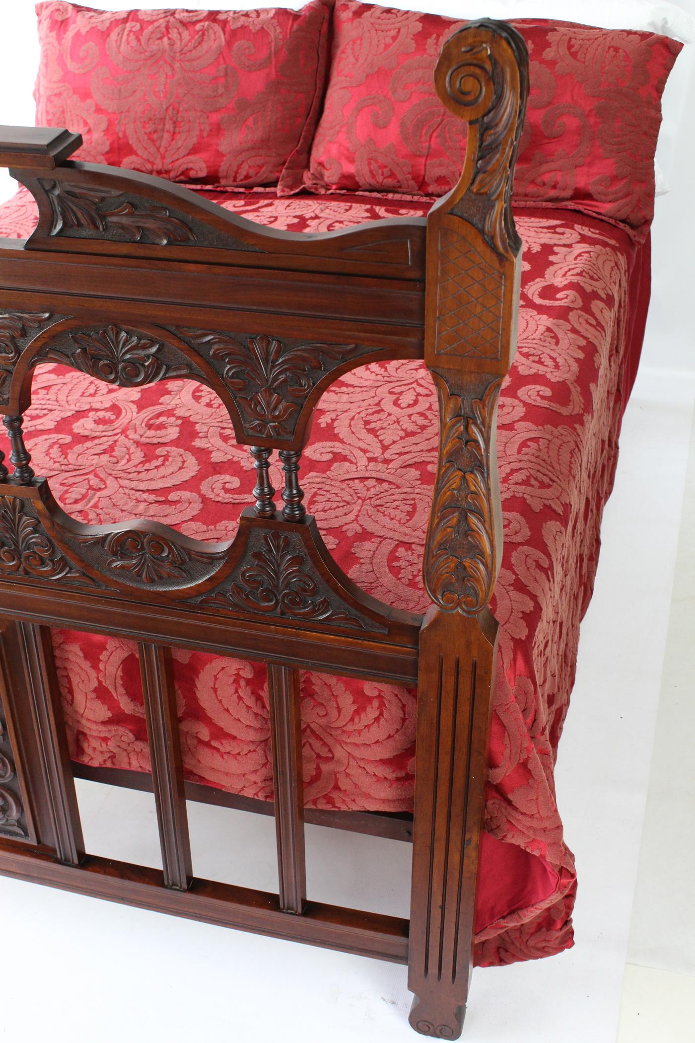 Antique Victorian Carved Walnut Bedstead UK Double Bed / US Full 'Frame' For Sale 3