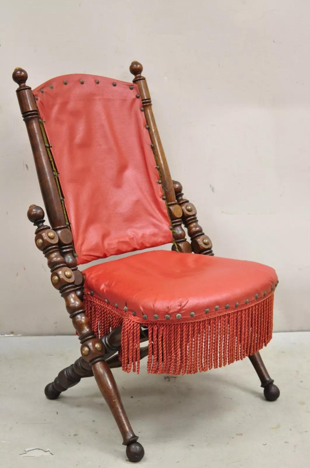 Ancienne chaise de campagne pliante victorienne en noyer sculpté attr. George Hunzinger en vente 4