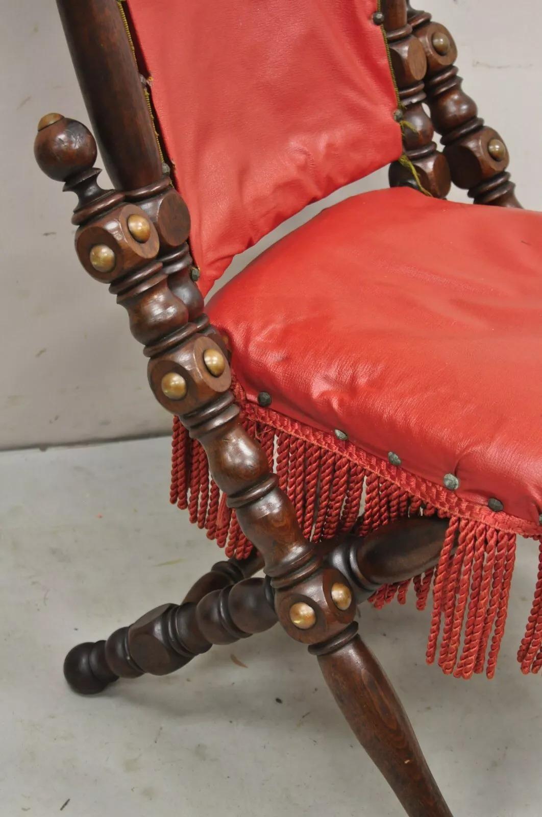 Victorien Ancienne chaise de campagne pliante victorienne en noyer sculpté attr. George Hunzinger en vente
