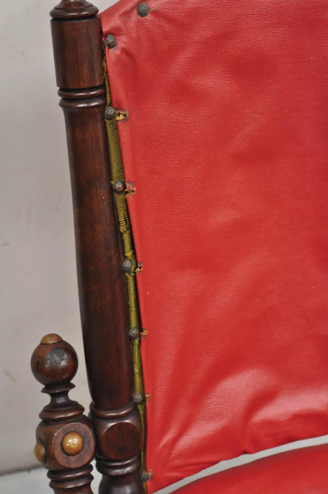 XIXe siècle Ancienne chaise de campagne pliante victorienne en noyer sculpté attr. George Hunzinger en vente