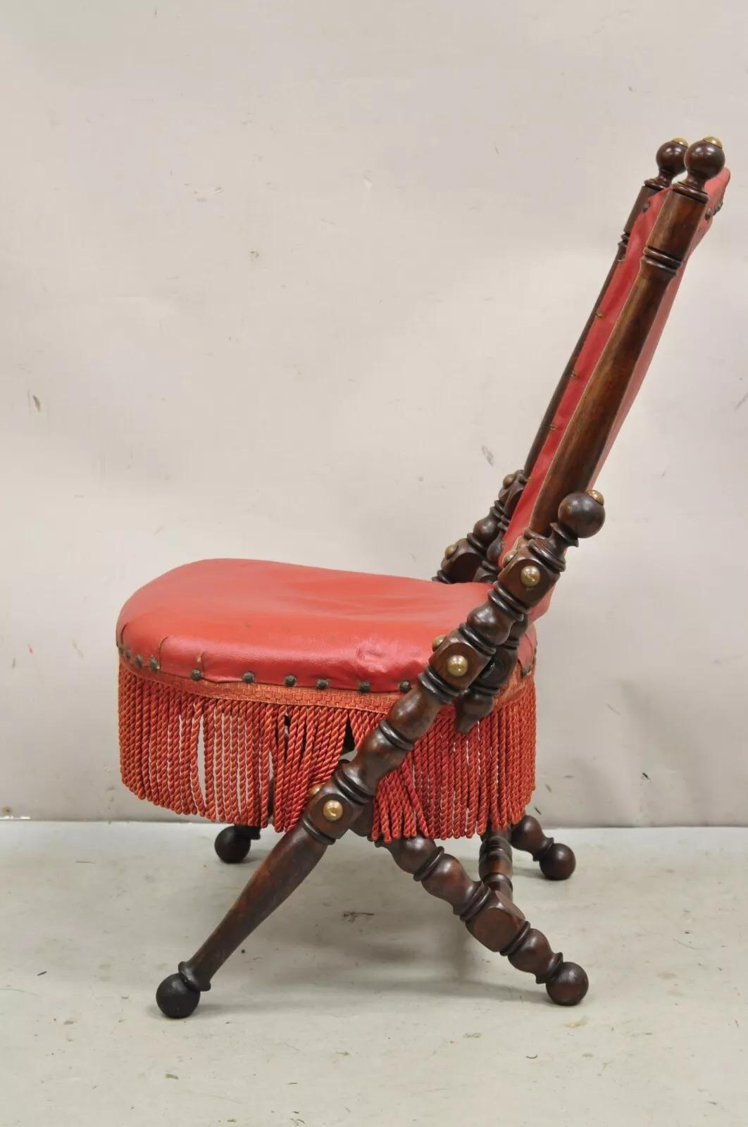 Ancienne chaise de campagne pliante victorienne en noyer sculpté attr. George Hunzinger en vente 1