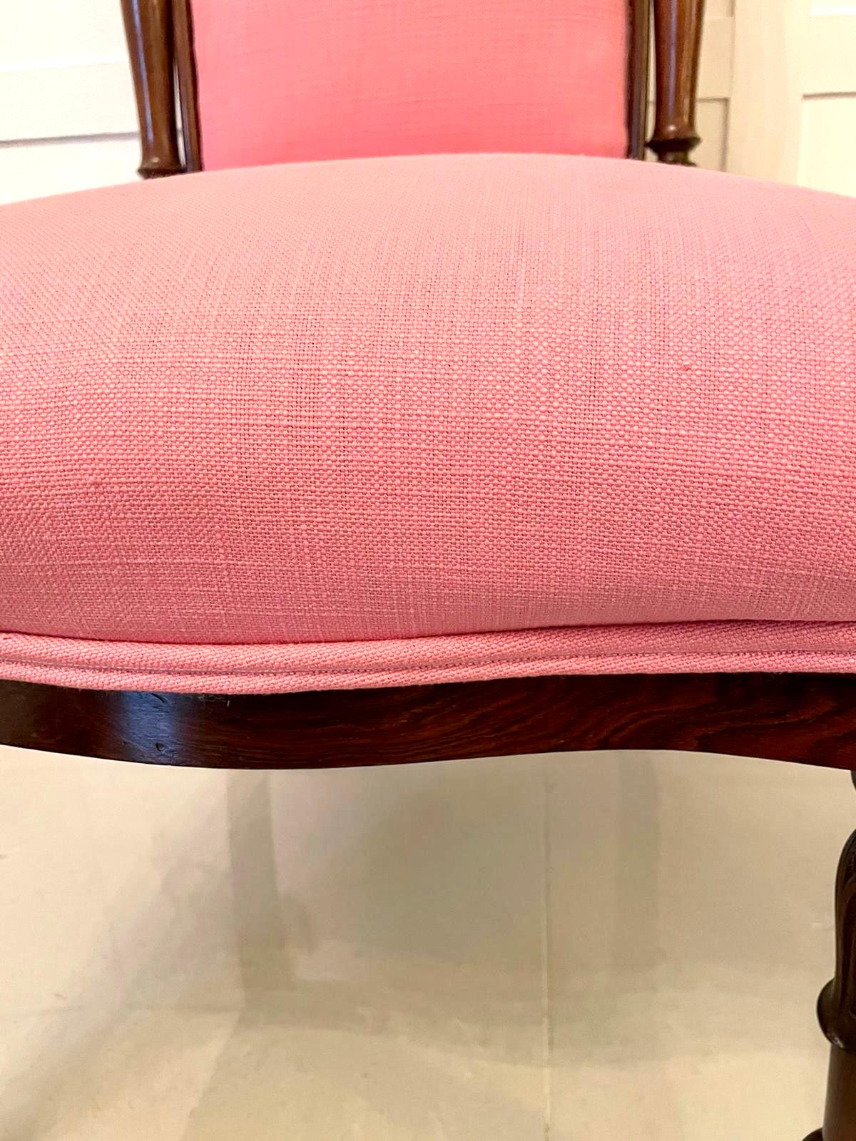 Ancienne chaise victorienne en noyer sculpté pour femmes en vente 5