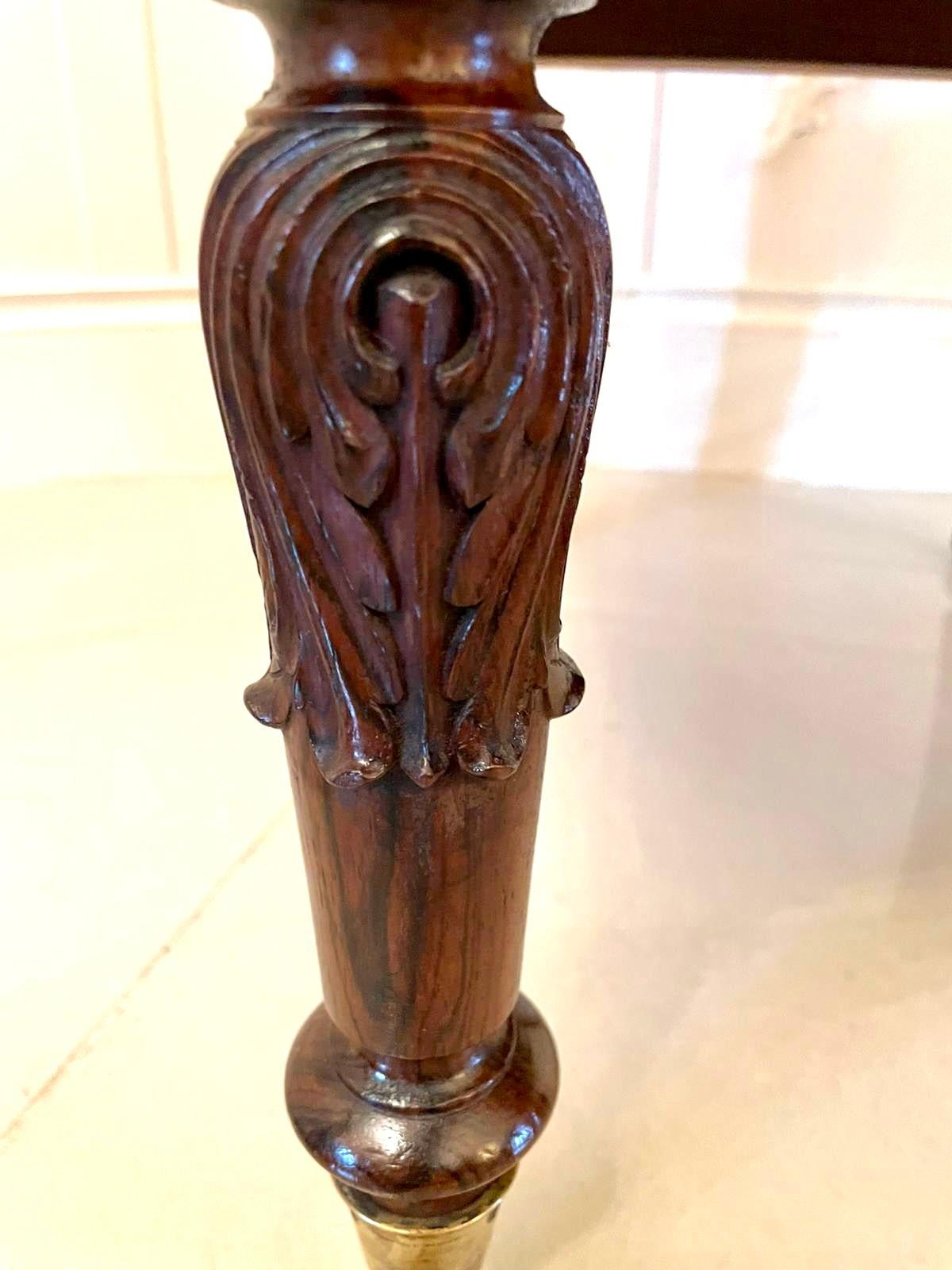 Antiker viktorianischer geschnitzter Damenstuhl aus Nussbaumholz im Angebot 2