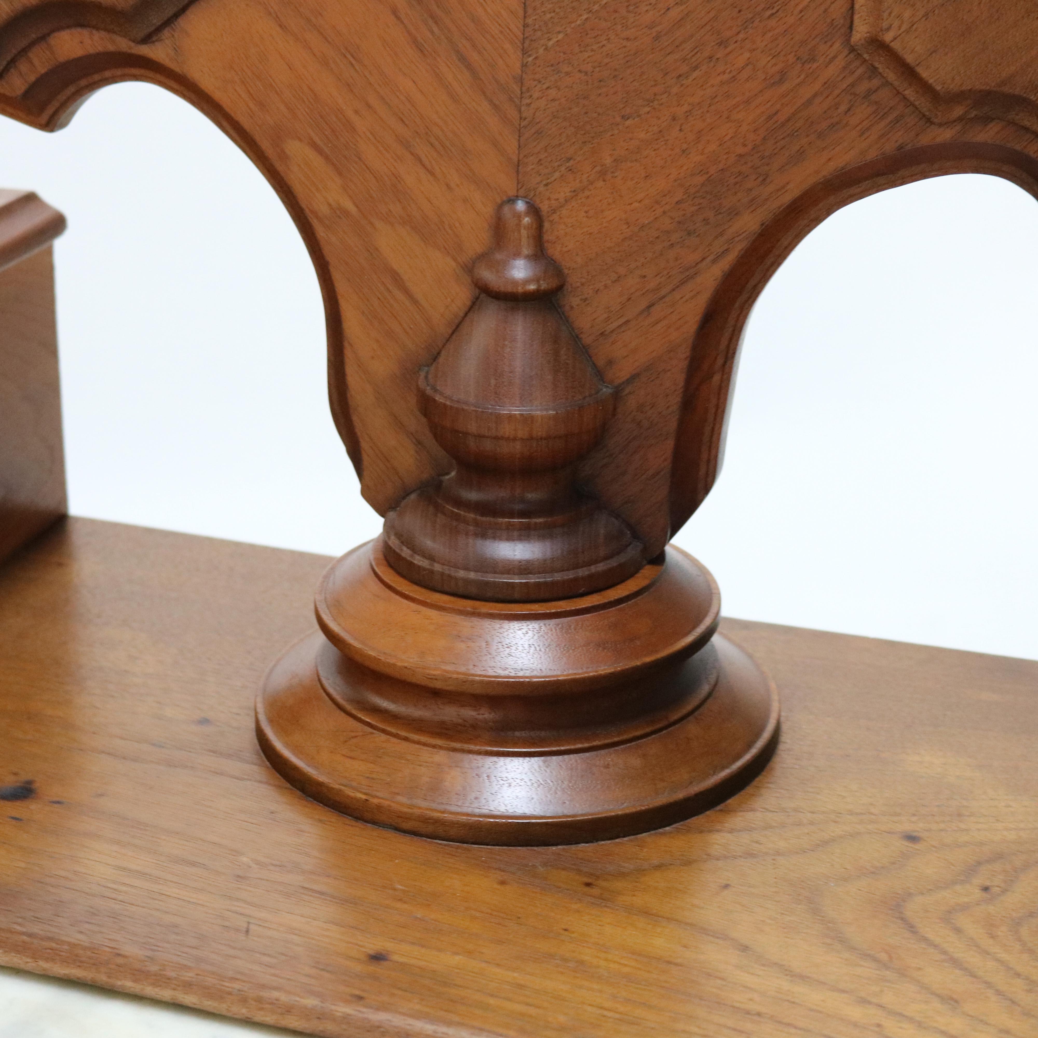 Antique Victorienne Meuble en Noyer Sculpté avec Miroir C1890 en vente 7
