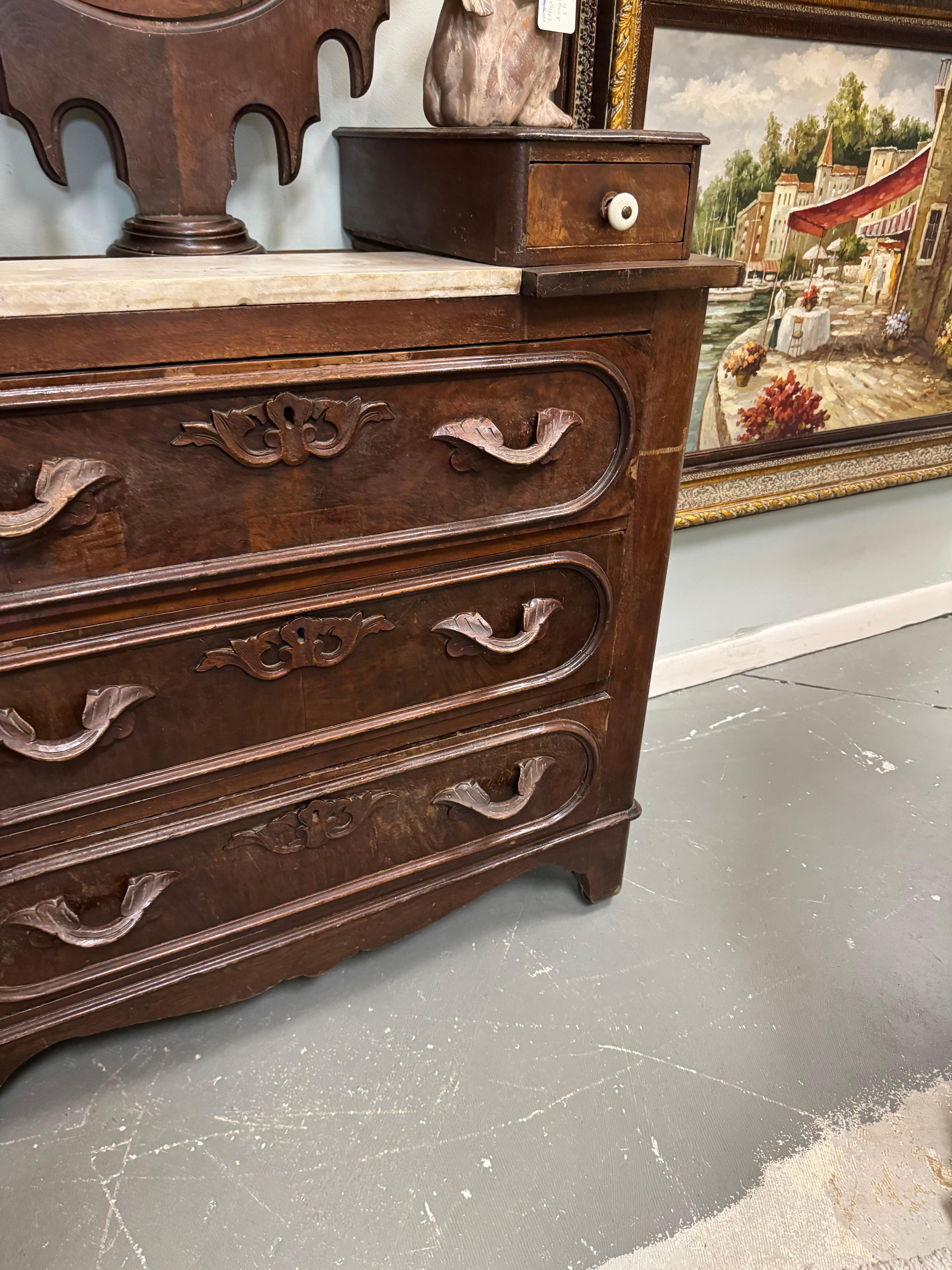 Antique Victorienne Commode à dessus de marbre sculpté en noyer avec Mirror, circa 1890 en vente 5