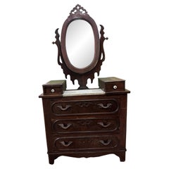 Antigua cómoda victoriana de madera de nogal tallada con tapa de mármol y espejo, circa 1890