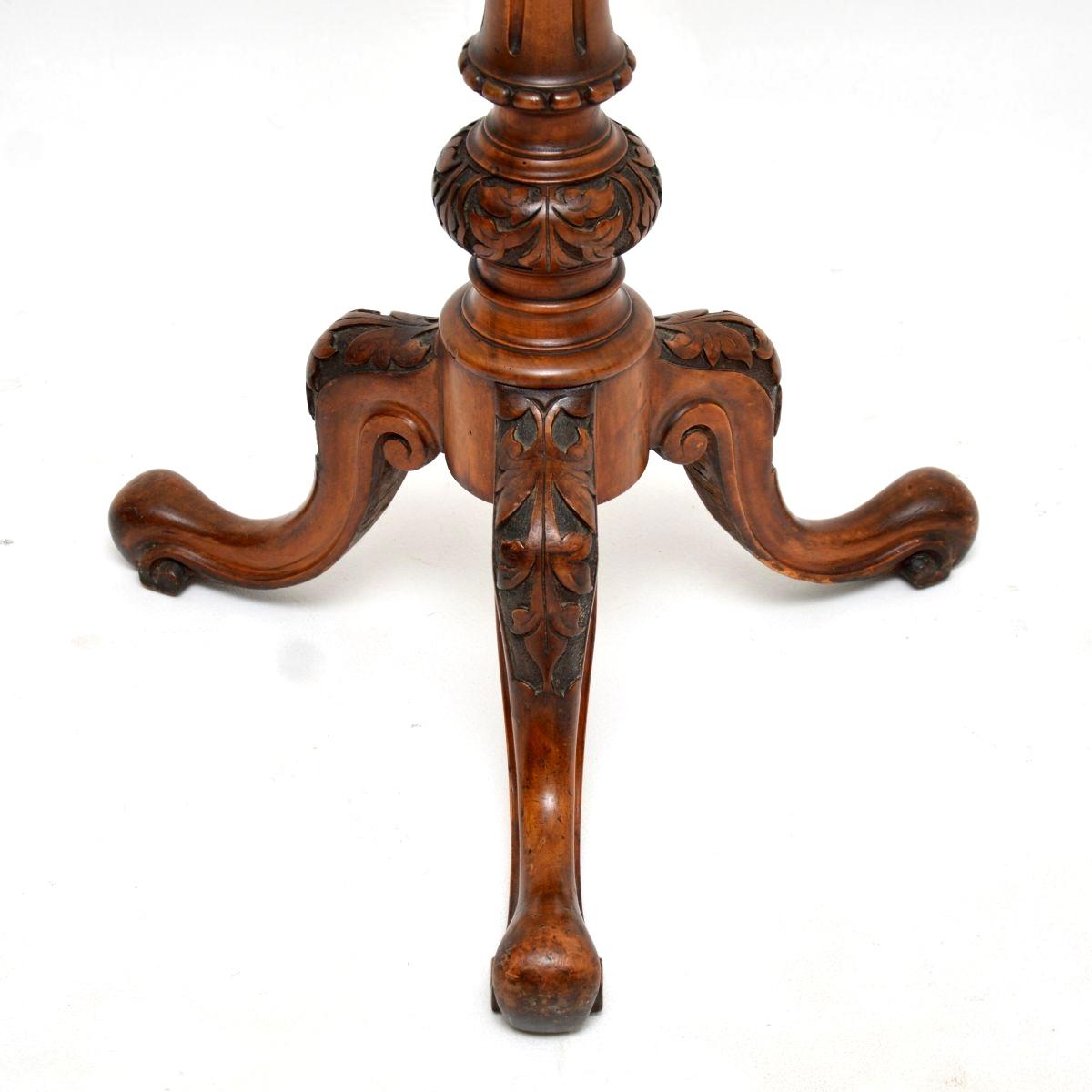 Ancien pupitre victorien en noyer sculpté en vente 4