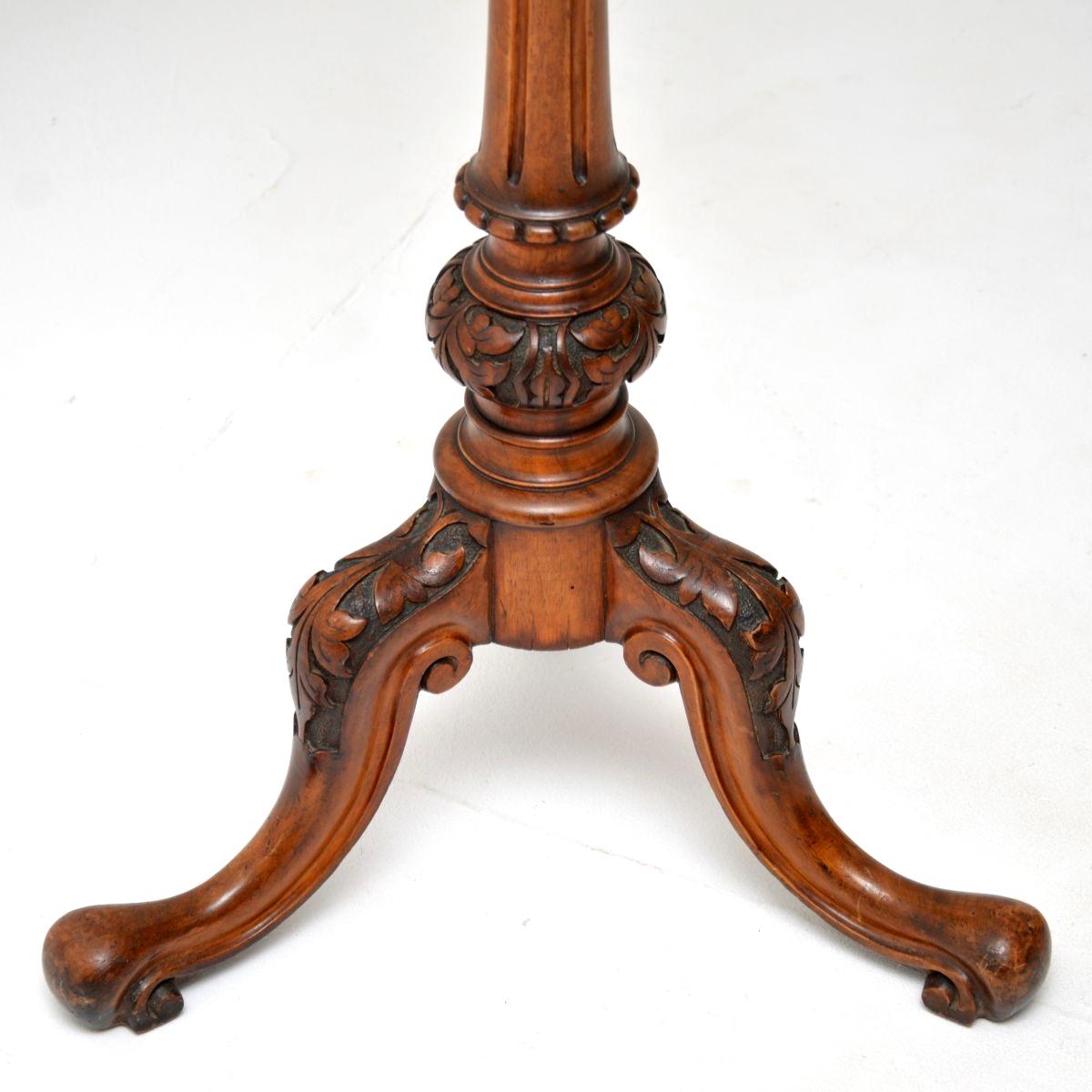 Ancien pupitre victorien en noyer sculpté en vente 5