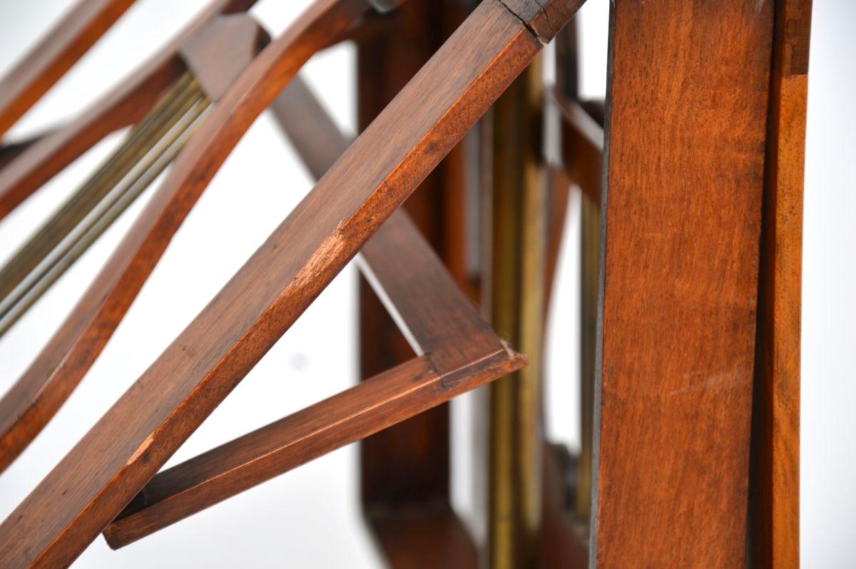 Ancien pupitre victorien en noyer sculpté en vente 2