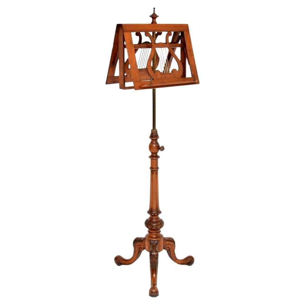 Antico leggio vittoriano in noce intagliato