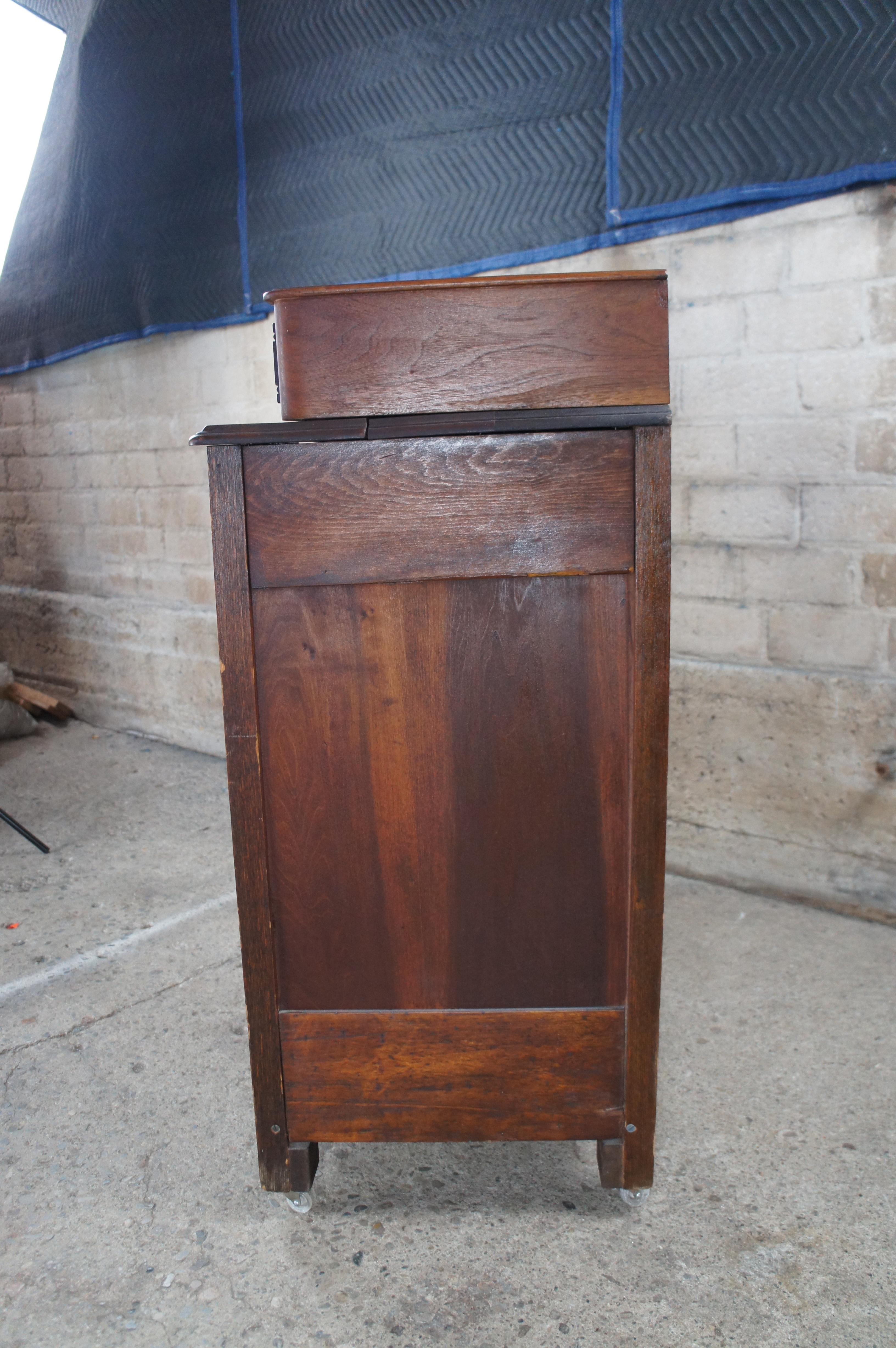 Ancienne commode victorienne en noyer sculpté à dossier tiroirs en marbre boîte à gants en vente 5