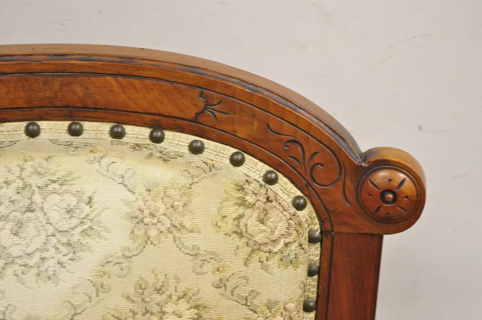 Antiker viktorianischer gepolsterter Parlor-Loungesessel aus geschnitztem Nussbaumholz mit Wandteppich (Unbekannt) im Angebot