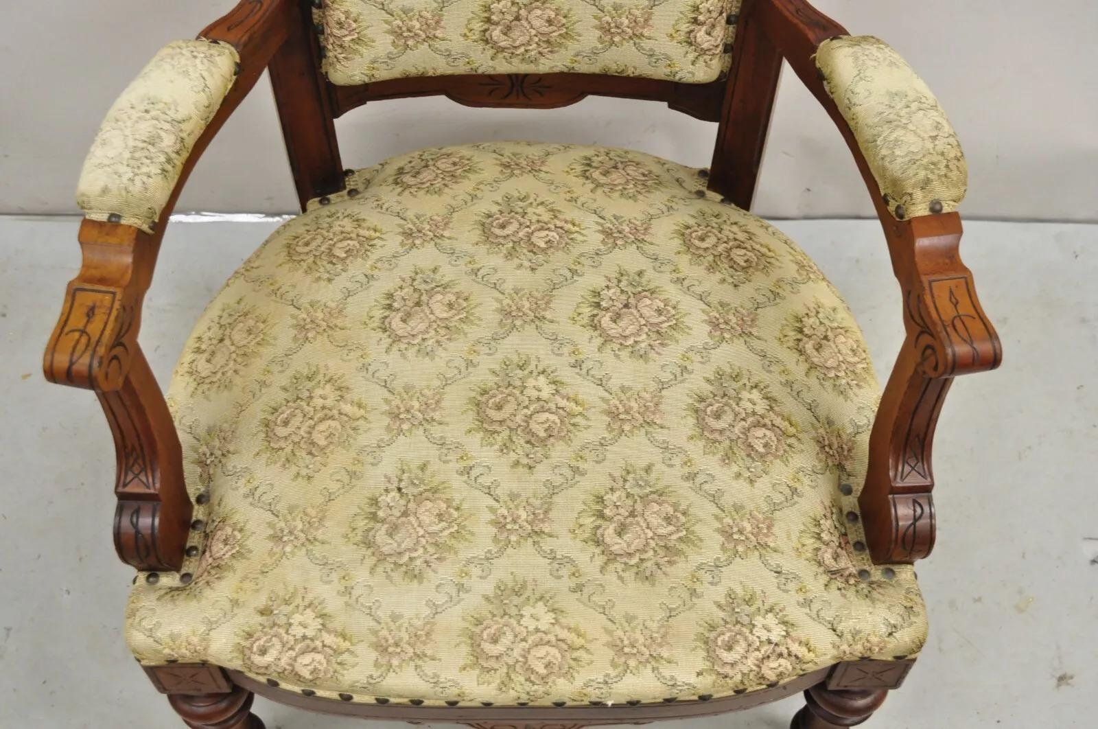 Antiker viktorianischer gepolsterter Parlor-Loungesessel aus geschnitztem Nussbaumholz mit Wandteppich (19. Jahrhundert) im Angebot