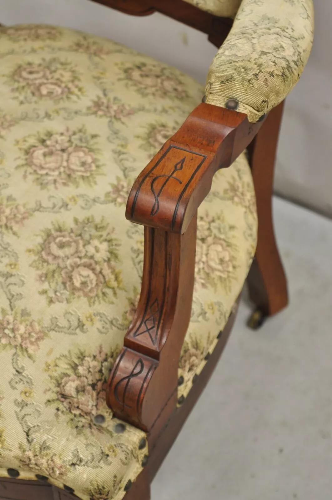 Antiker viktorianischer gepolsterter Parlor-Loungesessel aus geschnitztem Nussbaumholz mit Wandteppich (Walnuss) im Angebot