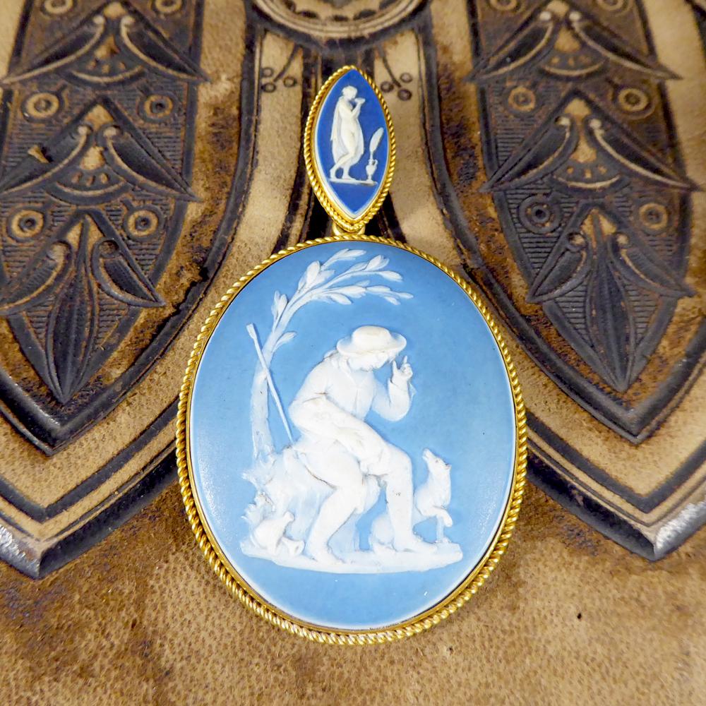 Antique Victorian Carved Wedgewood Cameo 18 Carat Gold Locket Pendant 1