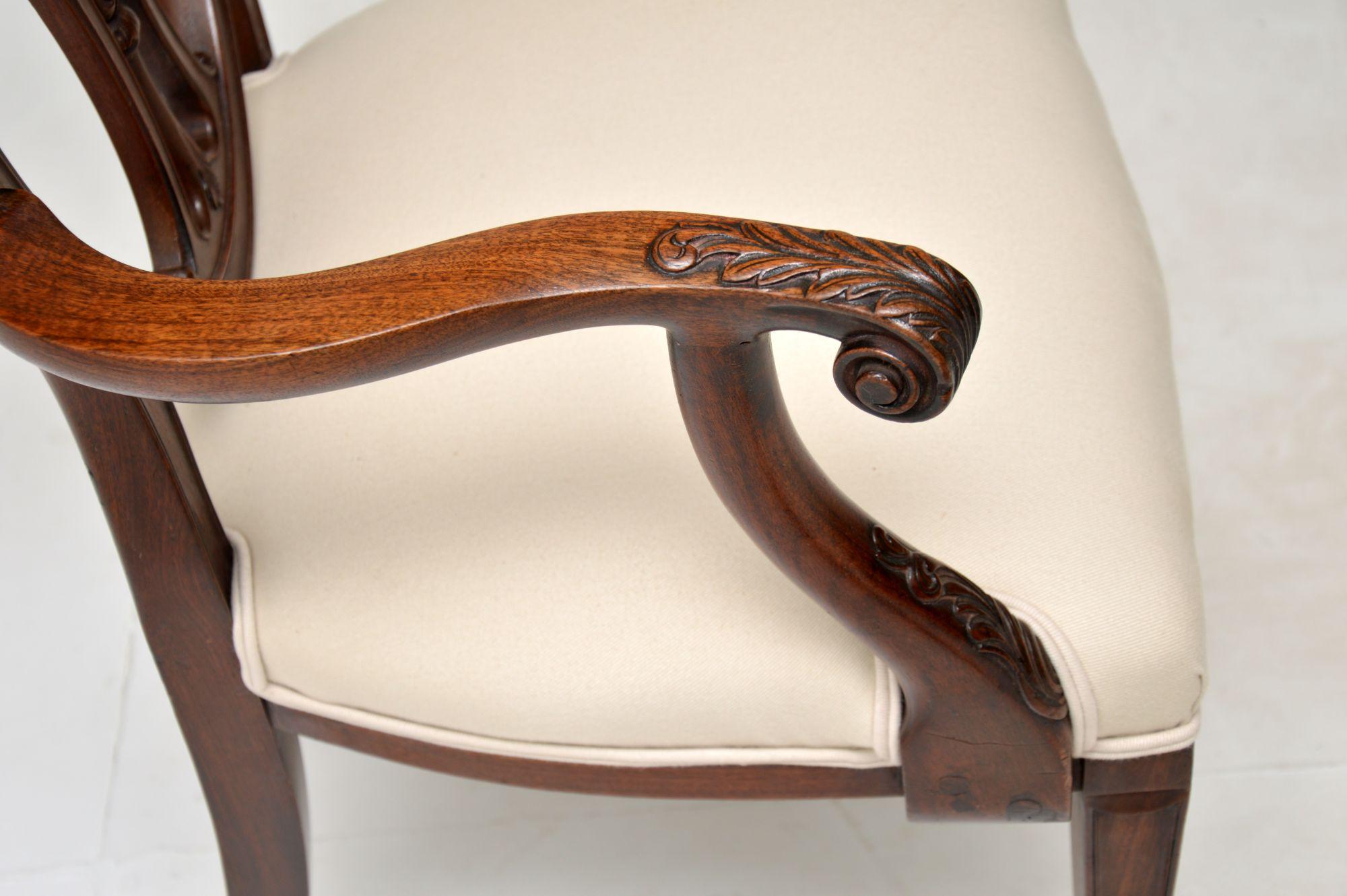 Antiker viktorianischer geschnitzter Sessel/Schreibtischstuhl (Holz) im Angebot