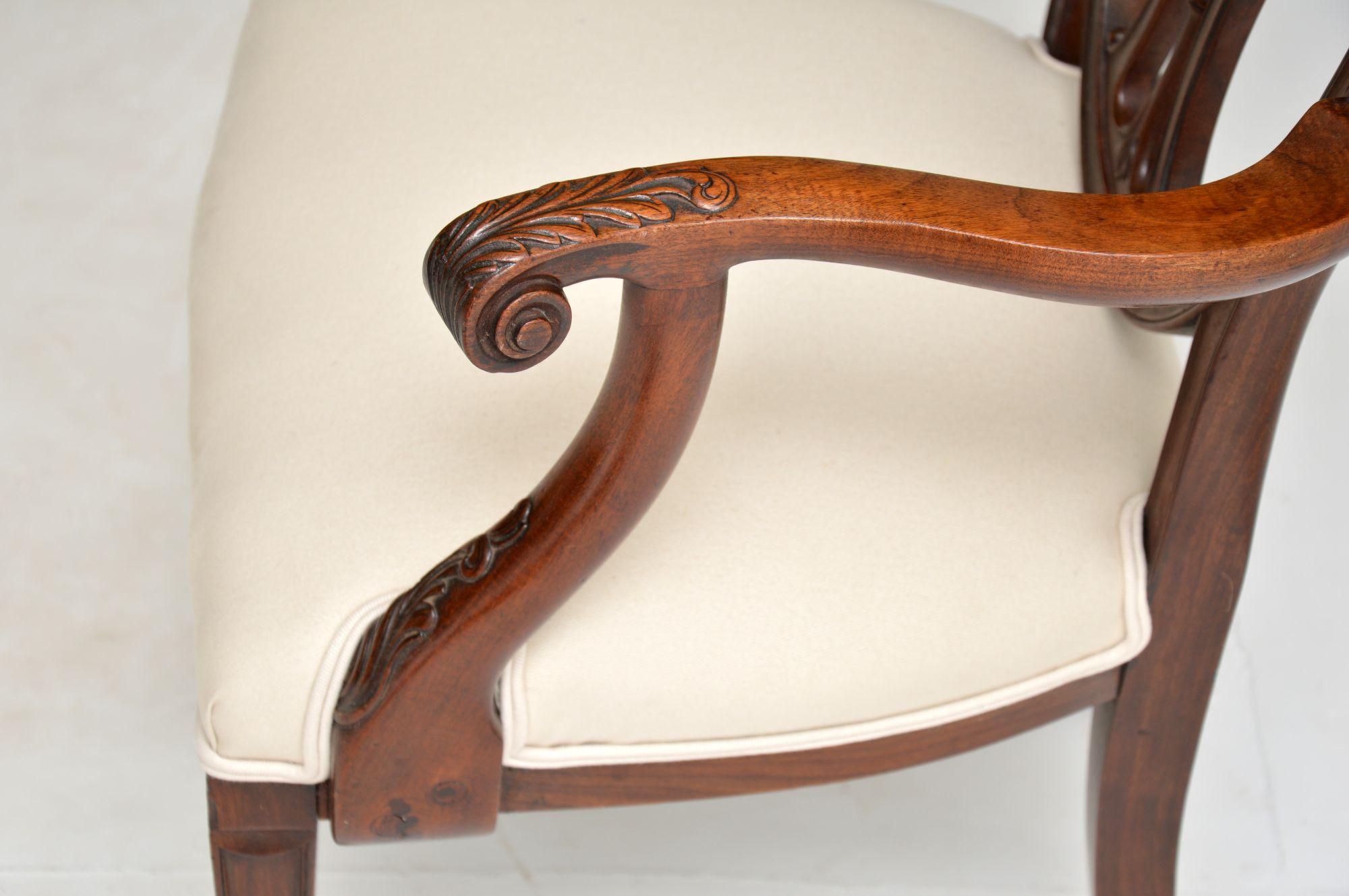 Ancienne chaise de bureau / fauteuil sculpté de style victorien en vente 1