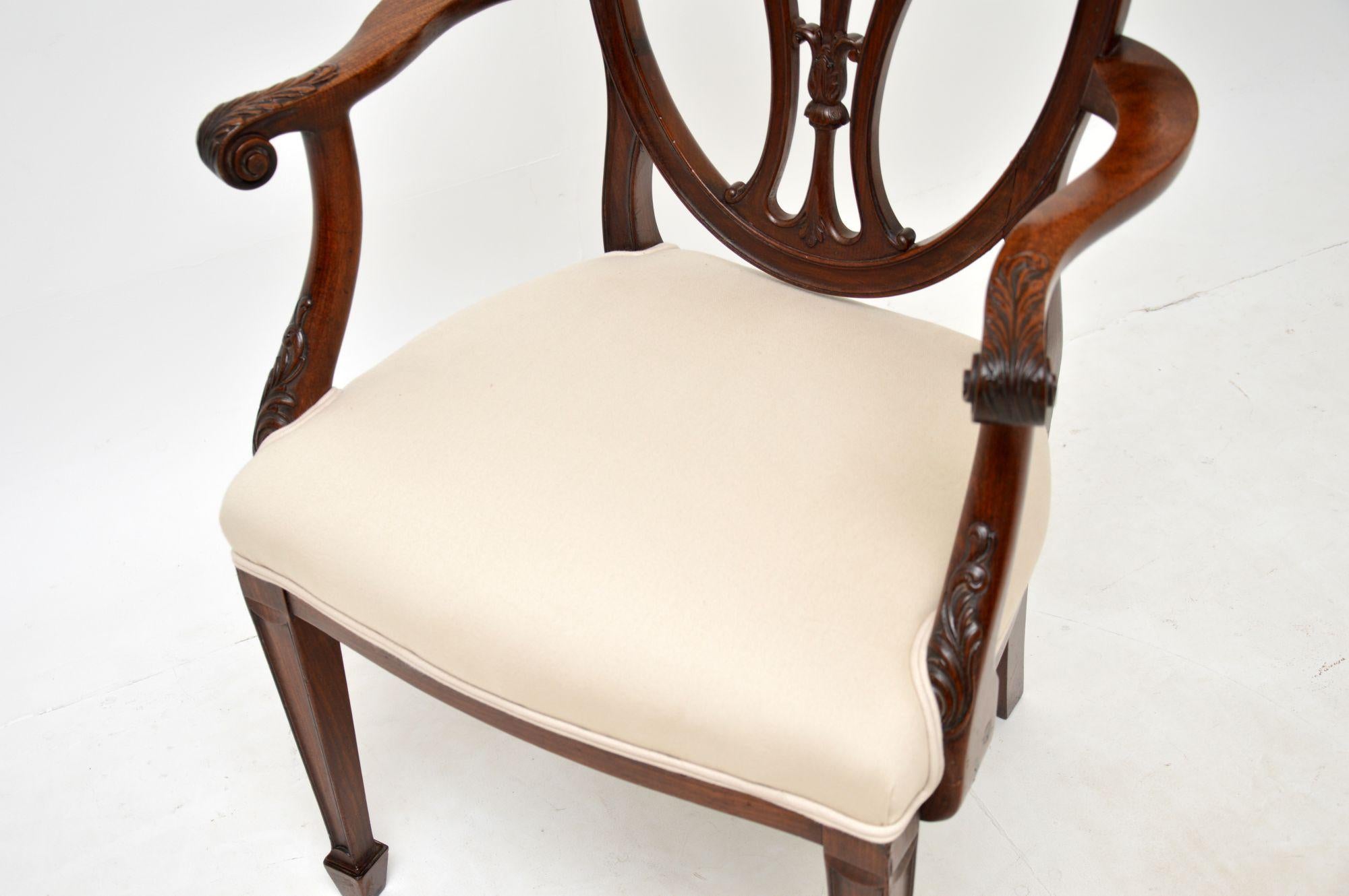 XIXe siècle Ancienne chaise de bureau / fauteuil sculpté de style victorien en vente