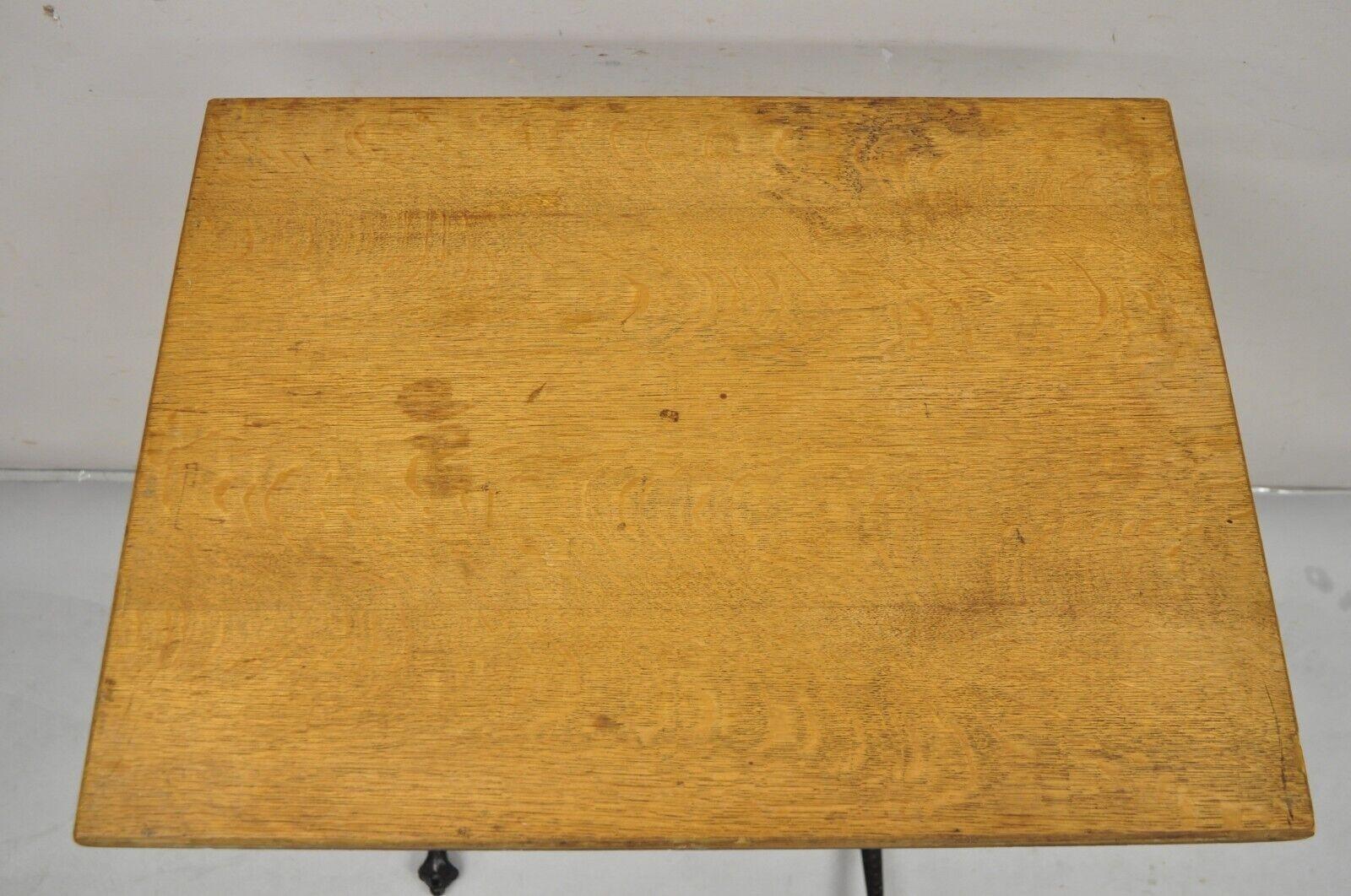 Ancienne table à dessin victorienne en fonte ajustable avec plateau en Oak Oak Bon état - En vente à Philadelphia, PA