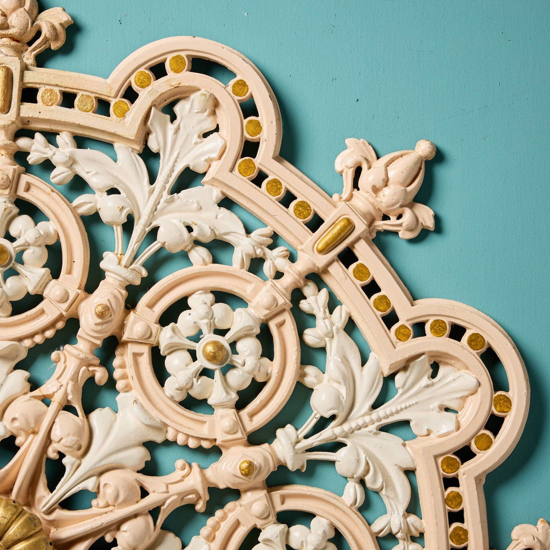 Victorien Panneau de rosace de plafond en fonte de style victorien ancien en vente