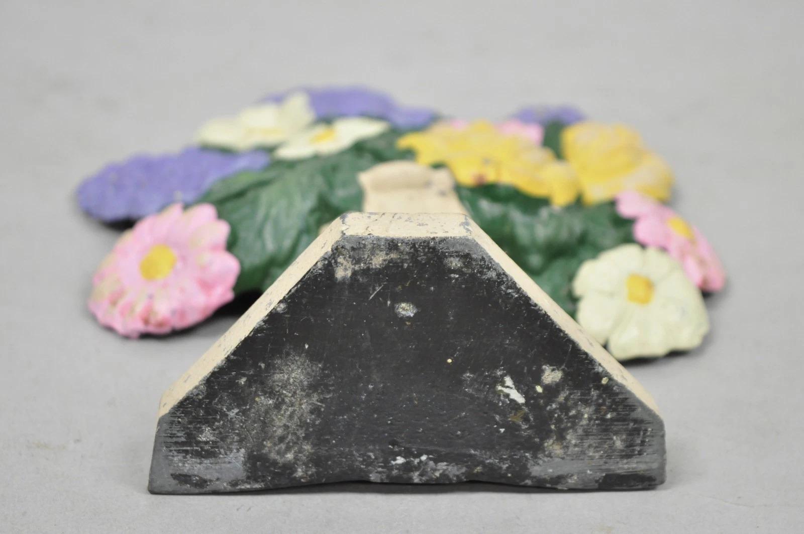 Antico cesto di bouquet floreale in ghisa vittoriana dipinto di rosa, fermaporta in vendita 2