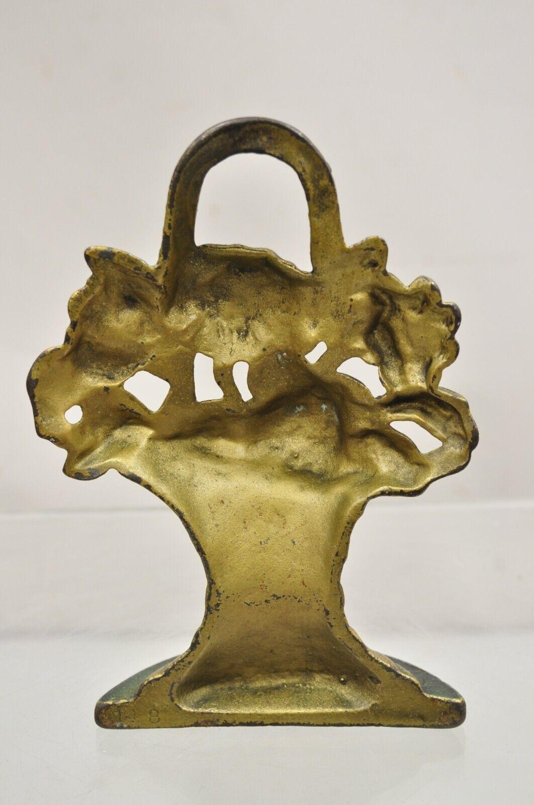 Antike viktorianische Gusseisen Figural Floral Bouquet Gold Basket Painted Türstopper (Eisen) im Angebot