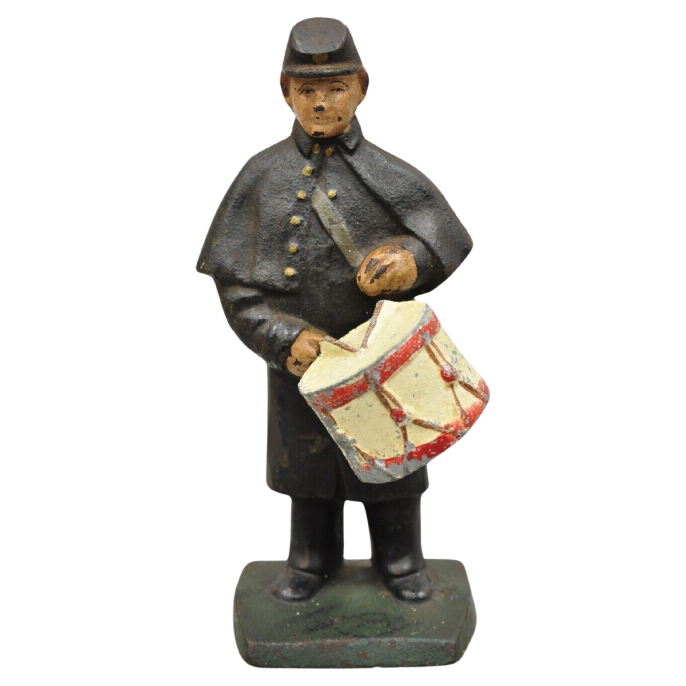 Antiquité Victorienne arrêt de porte en fonte Figural Peint Civil War Soldier Drummer en vente