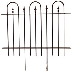 Antikes viktorianisches gusseisernes Tor/Fence mit Fleur-di-Lis, 5 Tafeln verfügbar