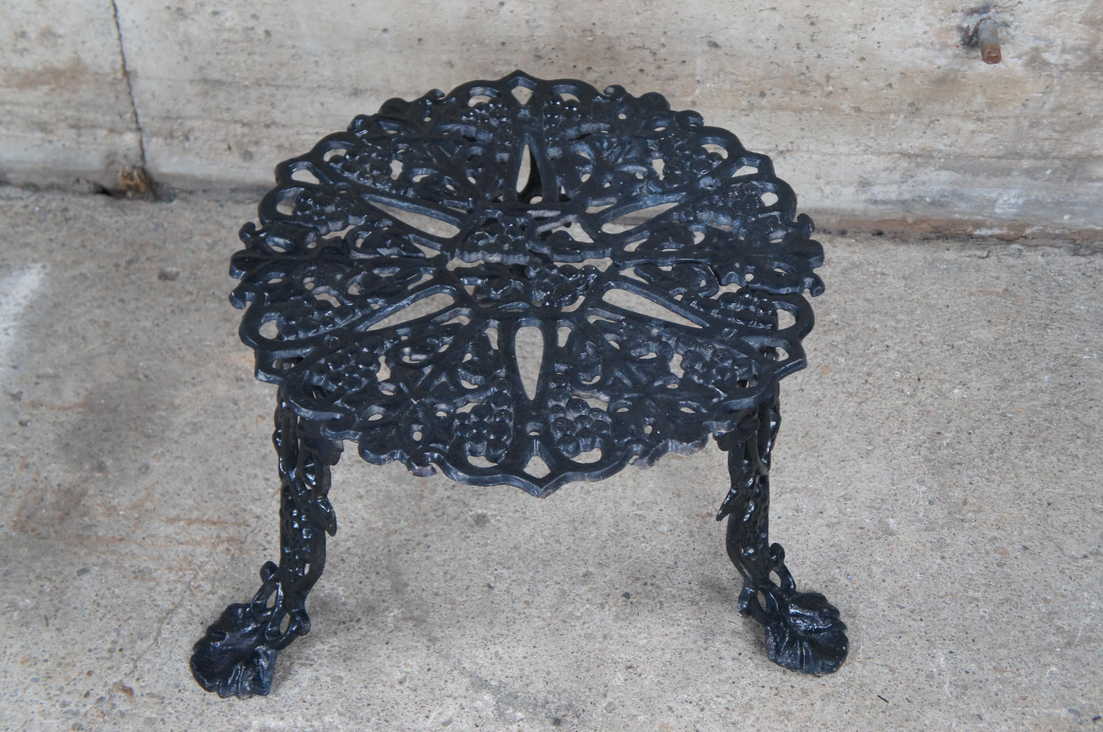 Antique Victorian Cast Iron Grapevine Leaves Patio Garden Outdoor Bistro Table  5