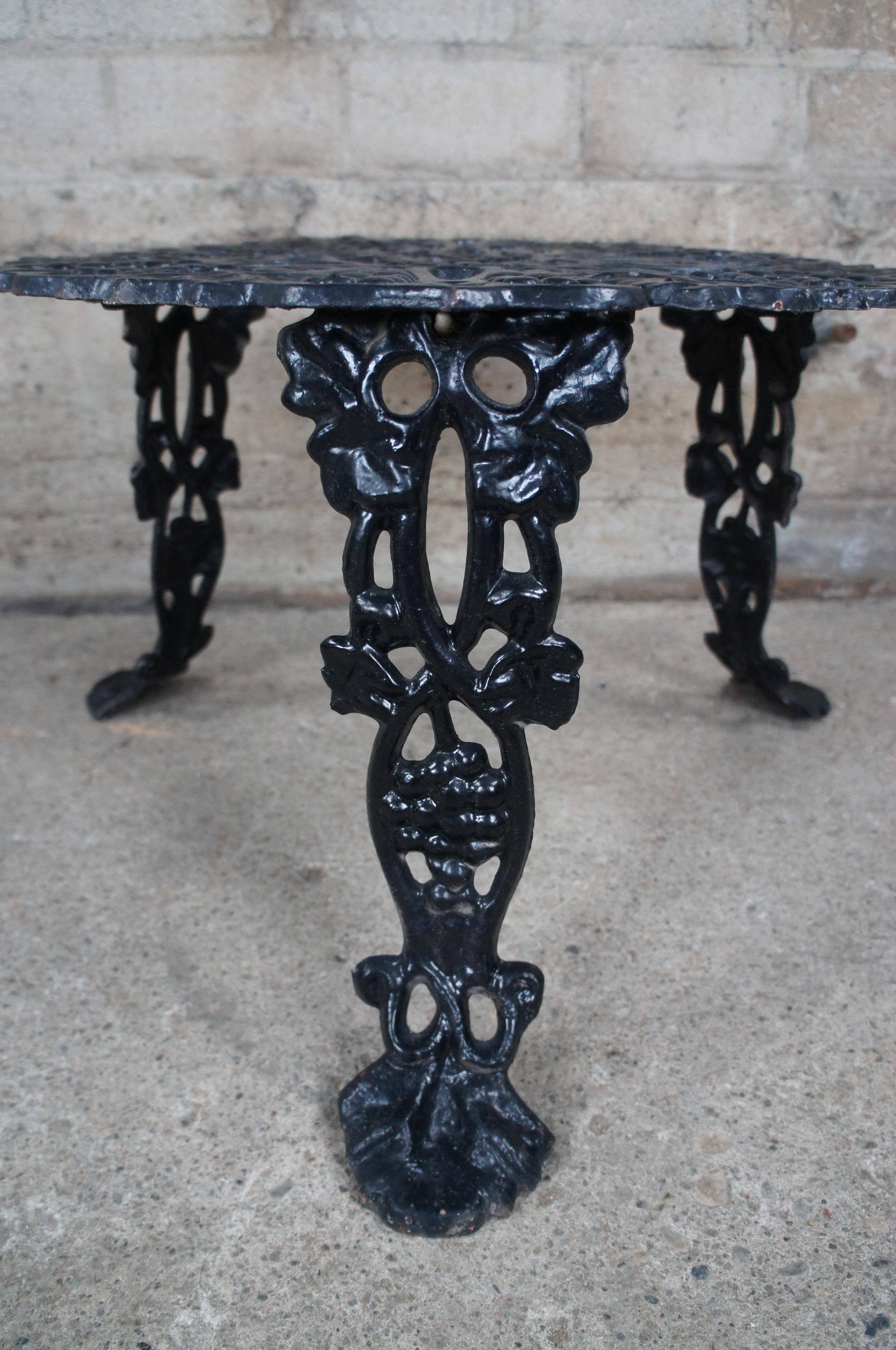 Antique Victorian Cast Iron Grapevine Leaves Patio Garden Outdoor Bistro Table  In Good Condition In Dayton, OH