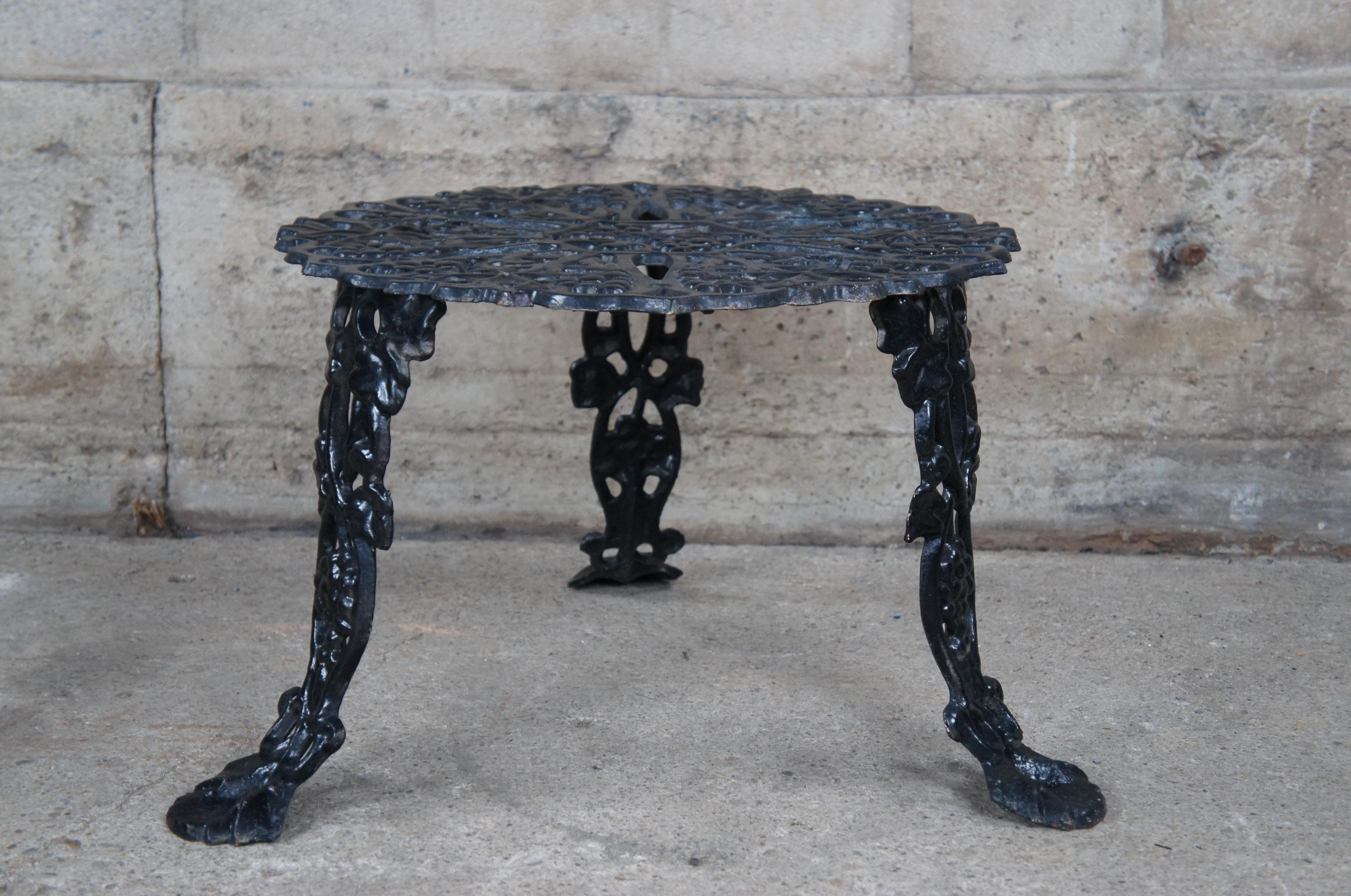 Antique Victorian Cast Iron Grapevine Leaves Patio Garden Outdoor Bistro Table  2