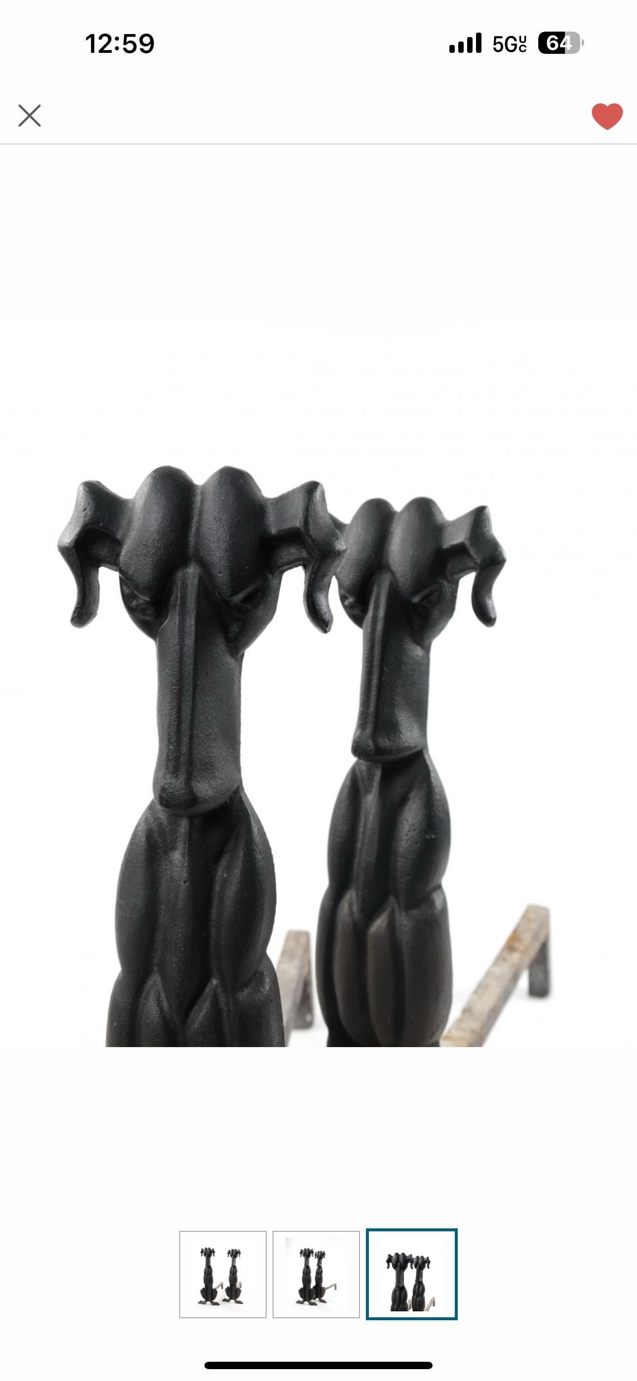 Un par de morillos de hierro fundido negro con figura de galgo estilizado.


Fabricado en EE.UU., hacia 1940.


Sin firmar pero atribuido a la Nashville Tennessee Chrome Plating Co.


Dimensiones: 18