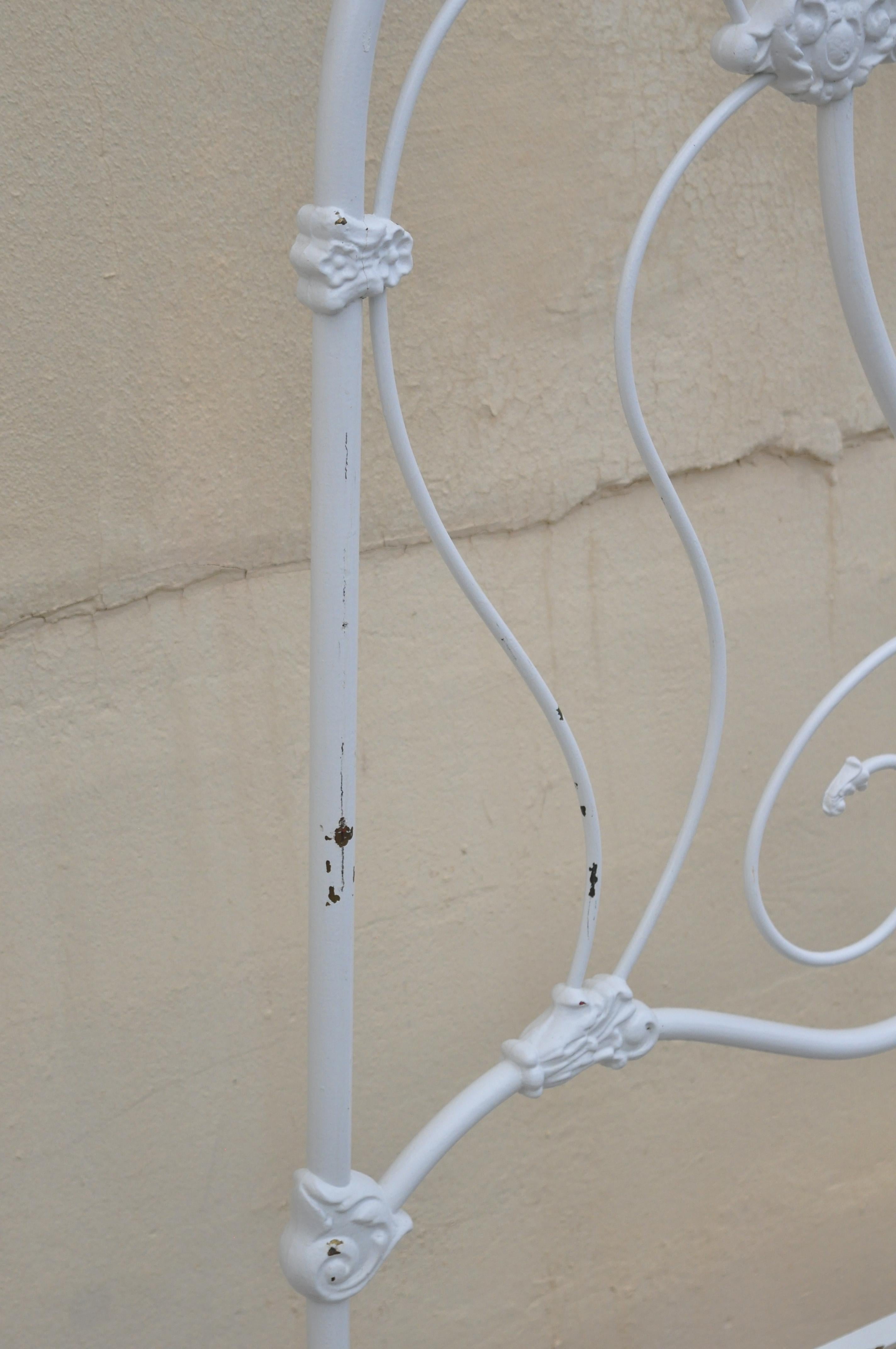 Antique Victorian Cast Iron Ornate White Scrollwork Full Size Metal Bed Frame In Good Condition In Philadelphia, PA