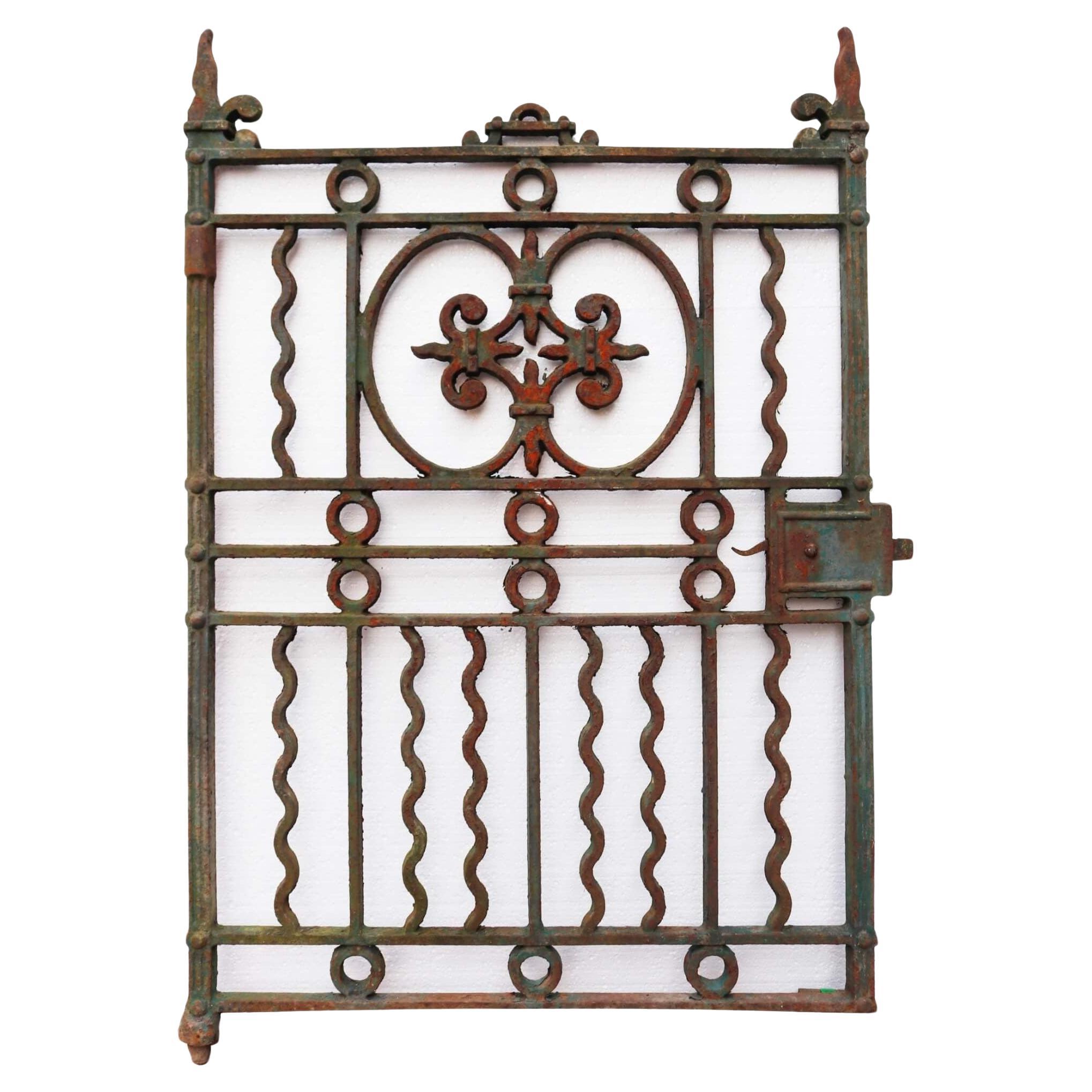 Ancienne porte piétonne victorienne en fonte