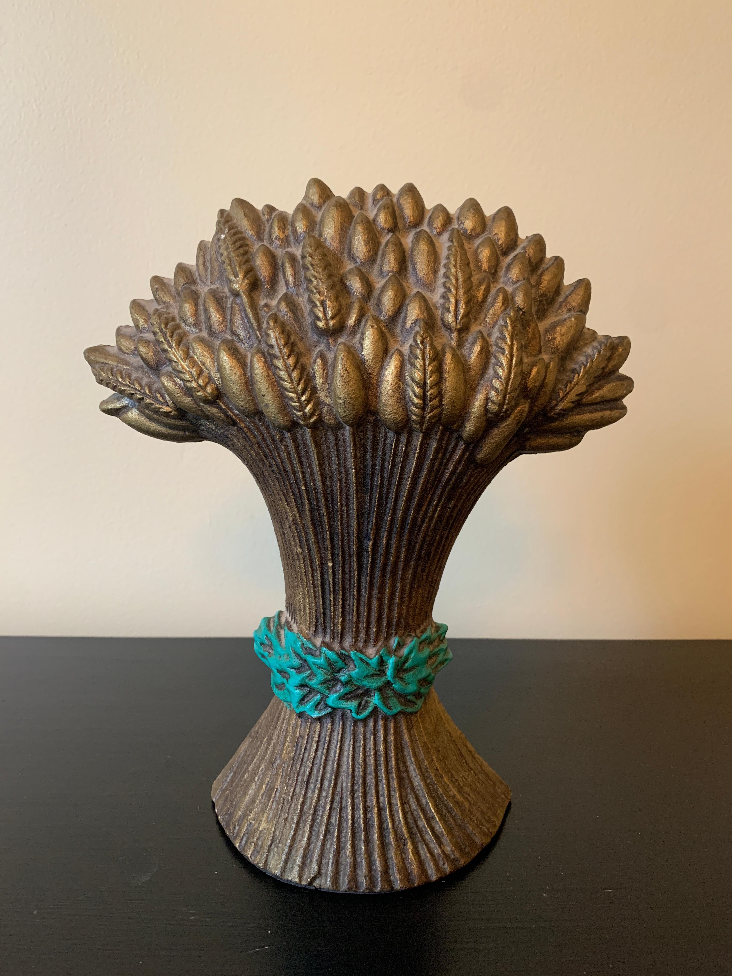 A beautiful antique Victorian cast iron sheaf of wheat door stop

USA, Late 19th Century

Measures: 7.5