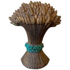 Tope de puerta victoriano antiguo de hierro fundido con una gavilla de trigo, circa 1890s