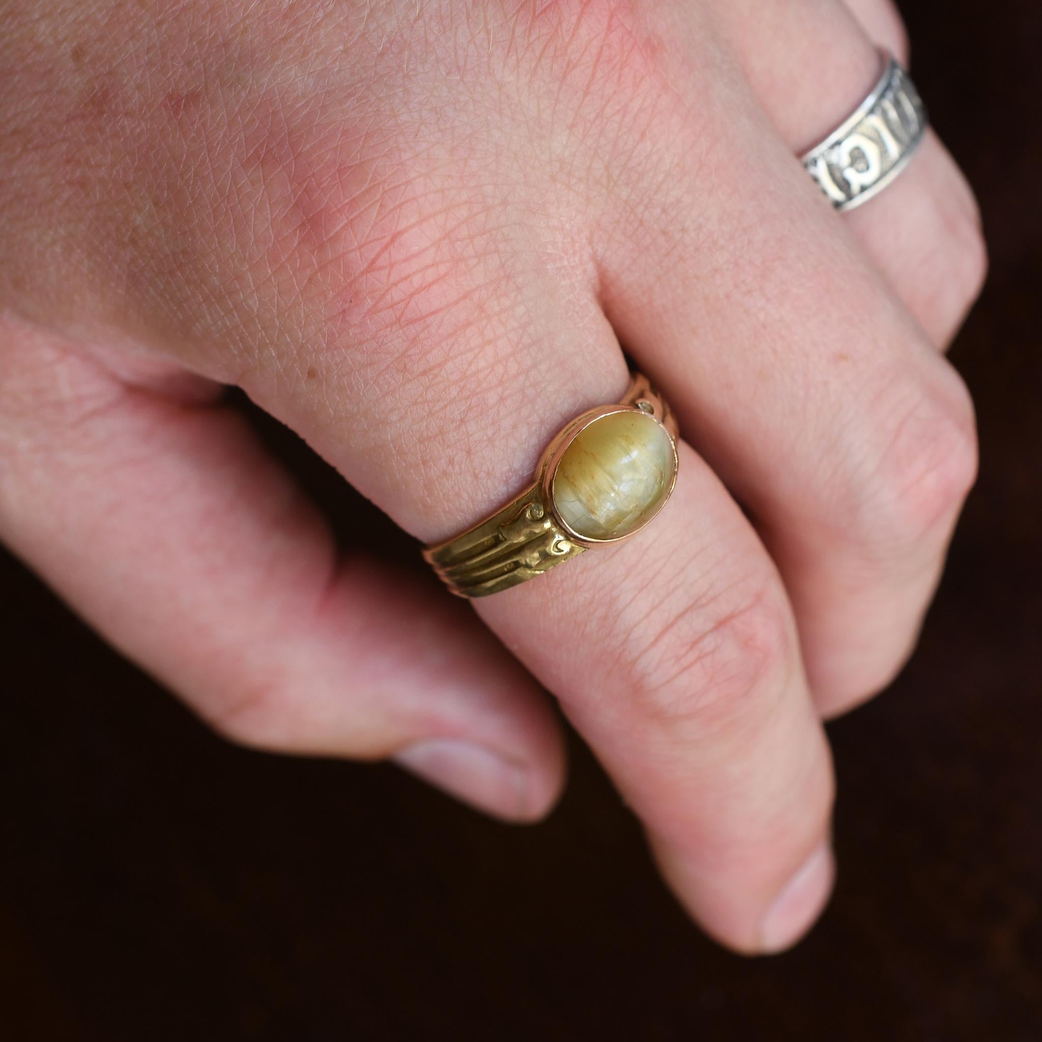 Antique Victorian Cat's Eye Solitaire Ring In Good Condition For Sale In Sale, Cheshire