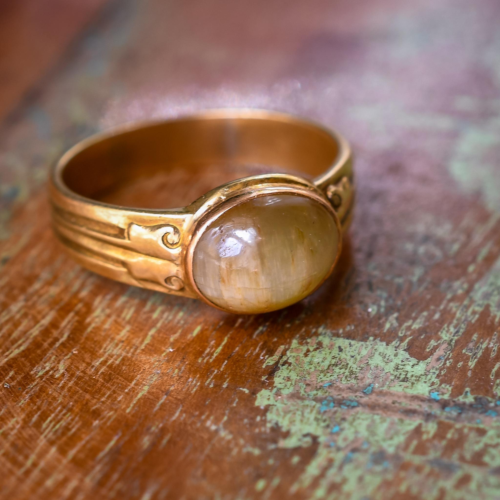 Women's or Men's Antique Victorian Cat's Eye Solitaire Ring For Sale