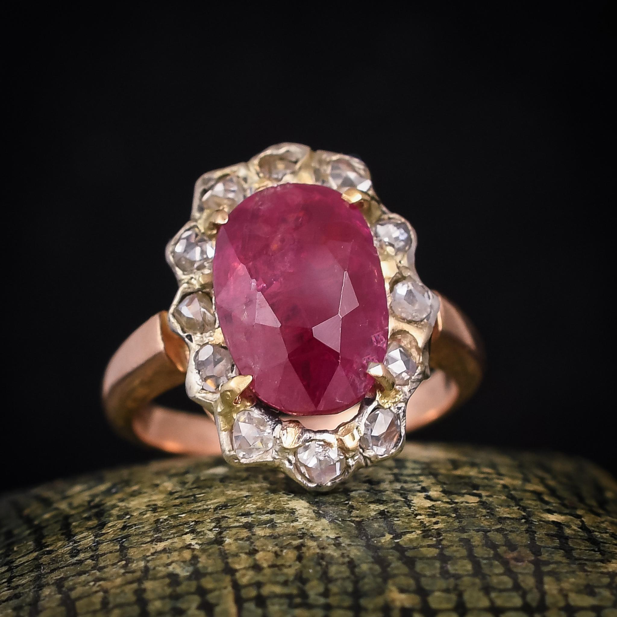 Antiker viktorianischer zertifizierter 5 Karat Burma Rubin Cluster Ring im Zustand „Gut“ in Sale, Cheshire