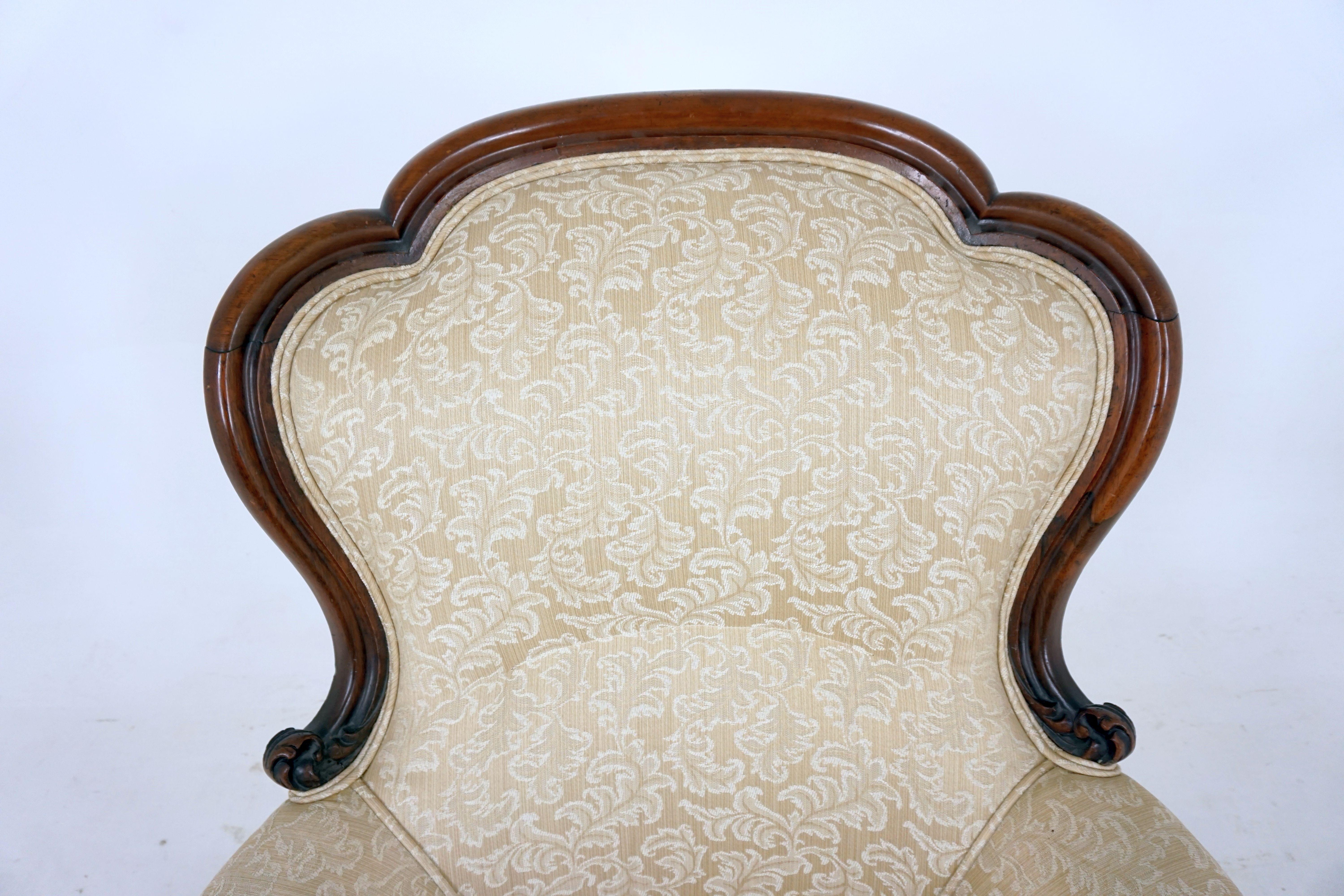 Antique Victorian Chair, Mahogany Gents Framed Spoon Back Chair, Scotland 1880, B2082

Scotland 1880
Solid Mahogany
Original Finish To The Wood
Upholstered Back And Seat
Carved Front To The Arms
Standing On Beautifully Carved Cabriole Legs
