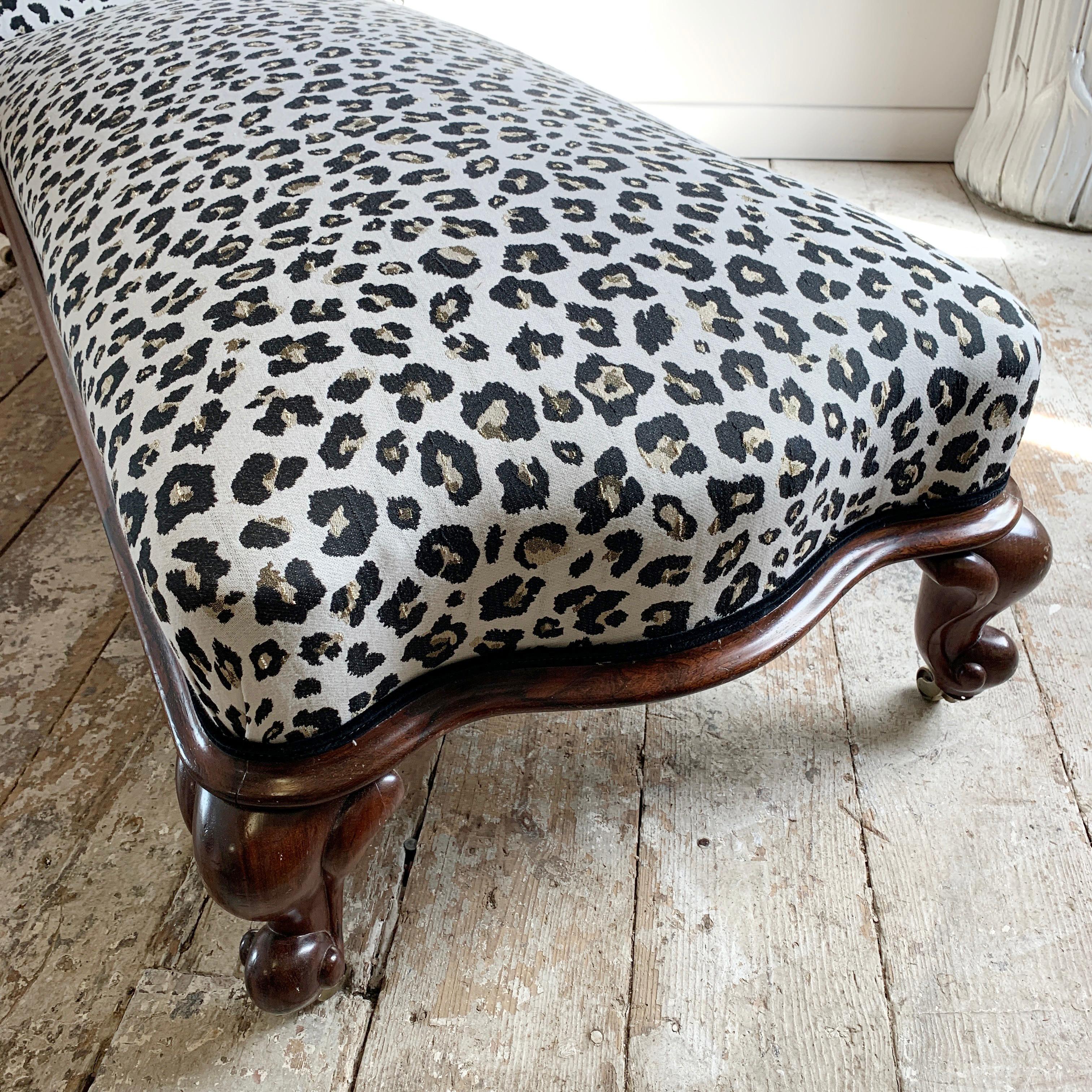 Antique Victorian Chaise Longue in Woven Leopard Jacquard For Sale 1